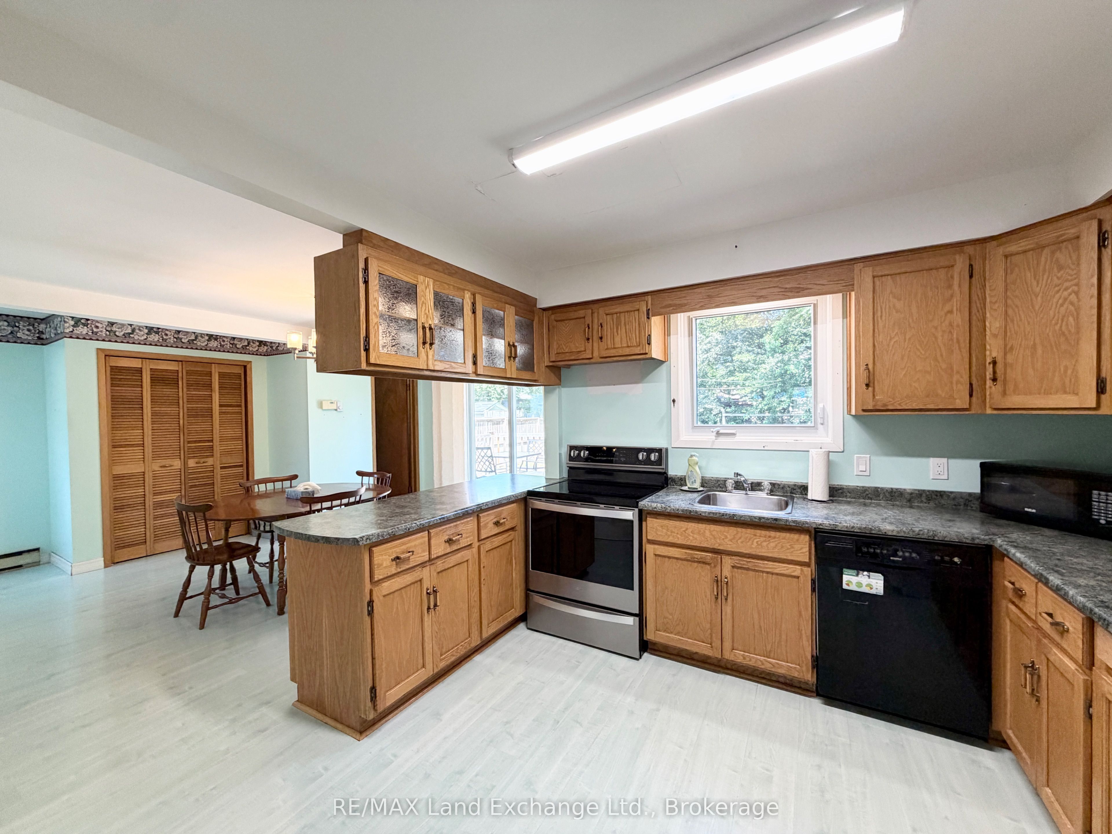 359 Crawford Street, Saugeen Shores, ON N0H 2C2 photo 4