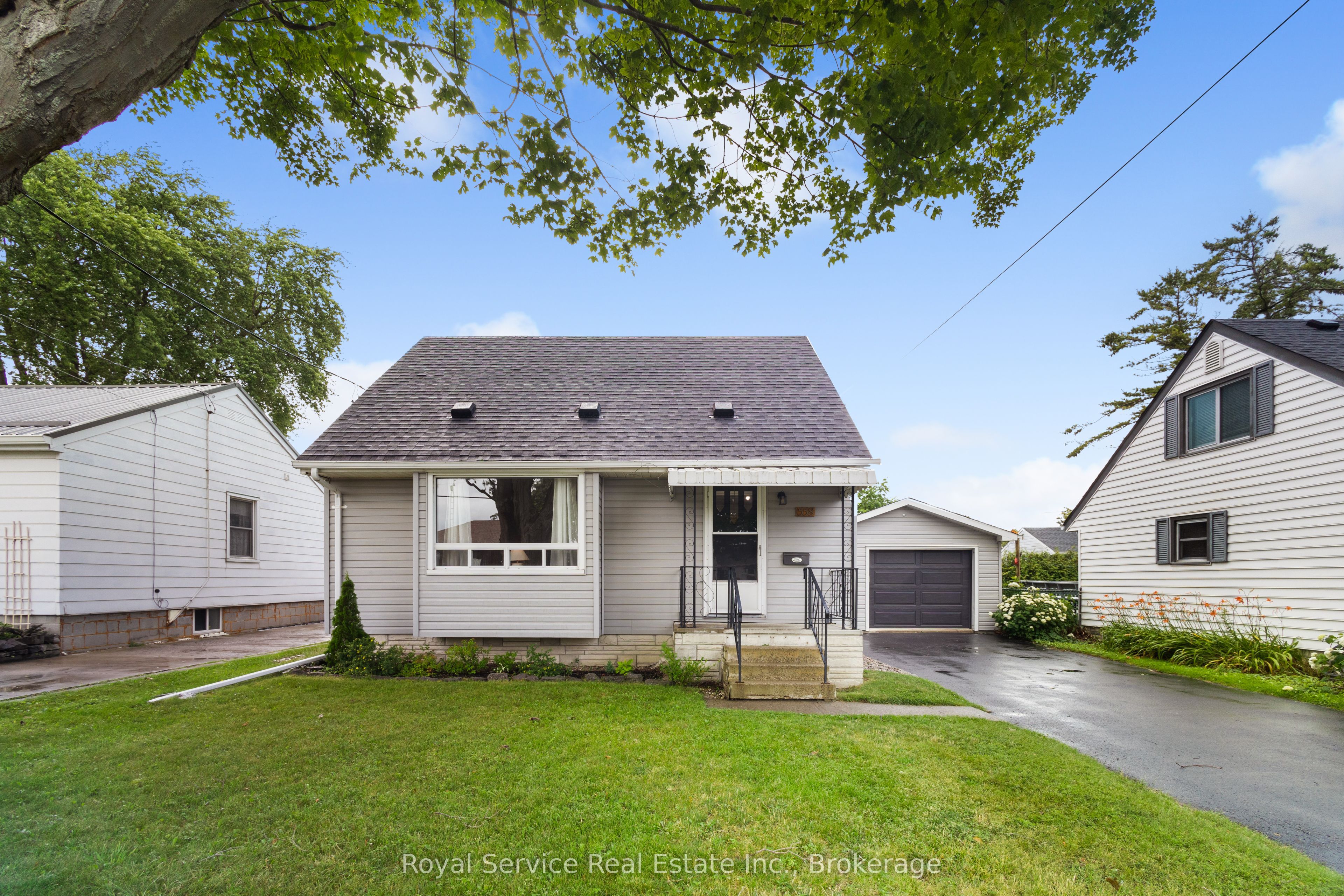 558 Burnham Street, Cobourg, ON K9A 2X1 photo 2
