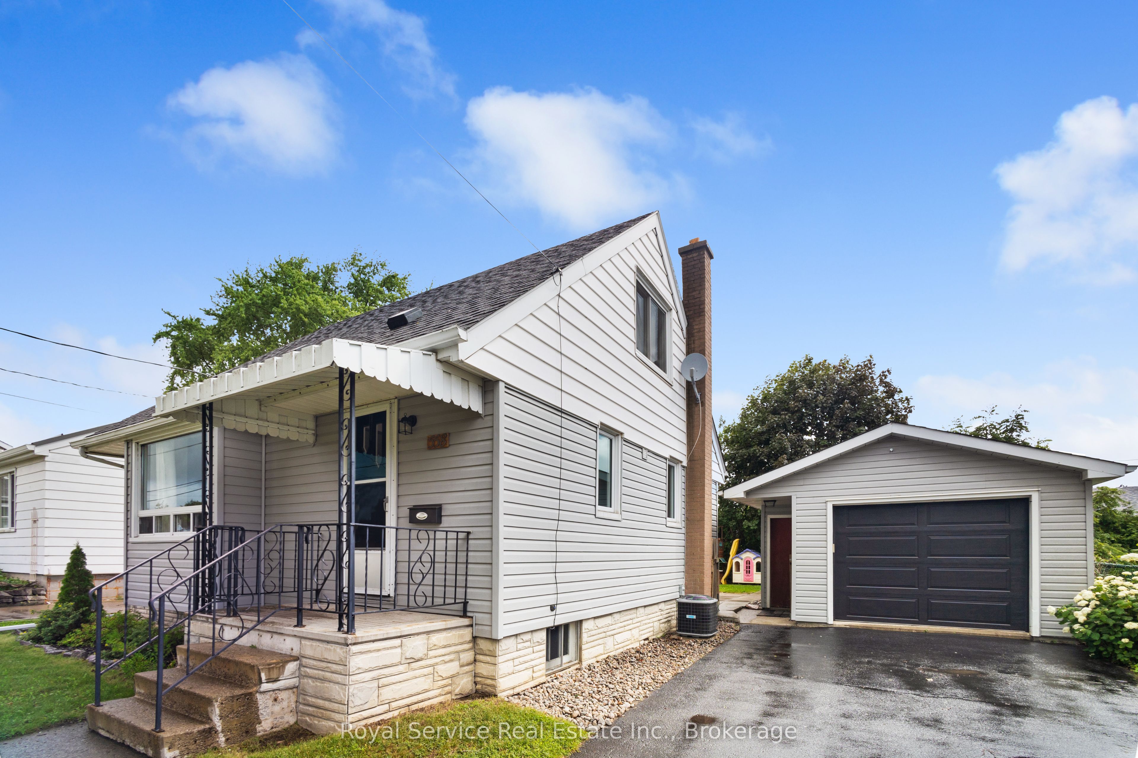 558 Burnham Street, Cobourg, ON K9A 2X1 photo 4