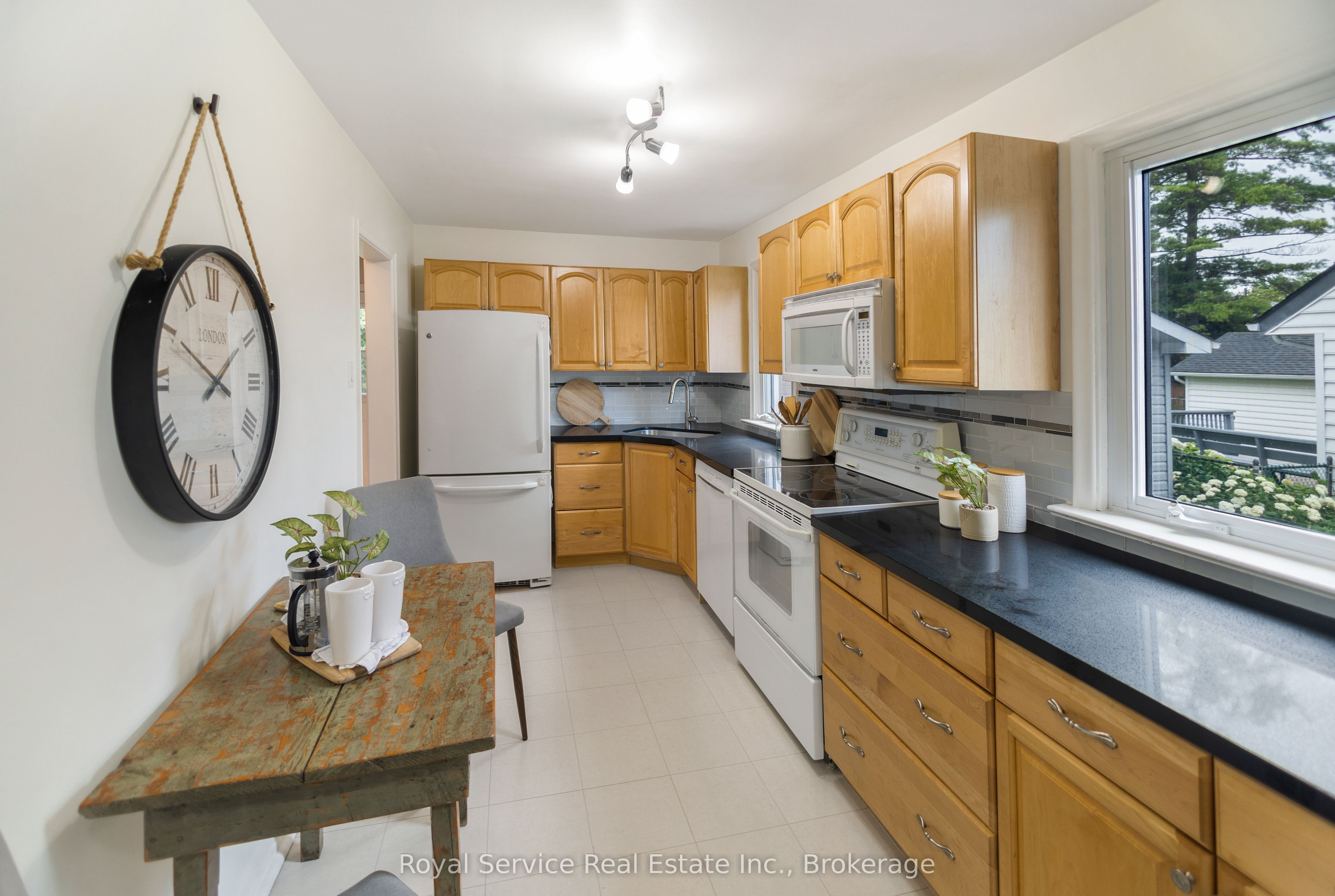 558 Burnham Street, Cobourg, ON K9A 2X1 photo 5