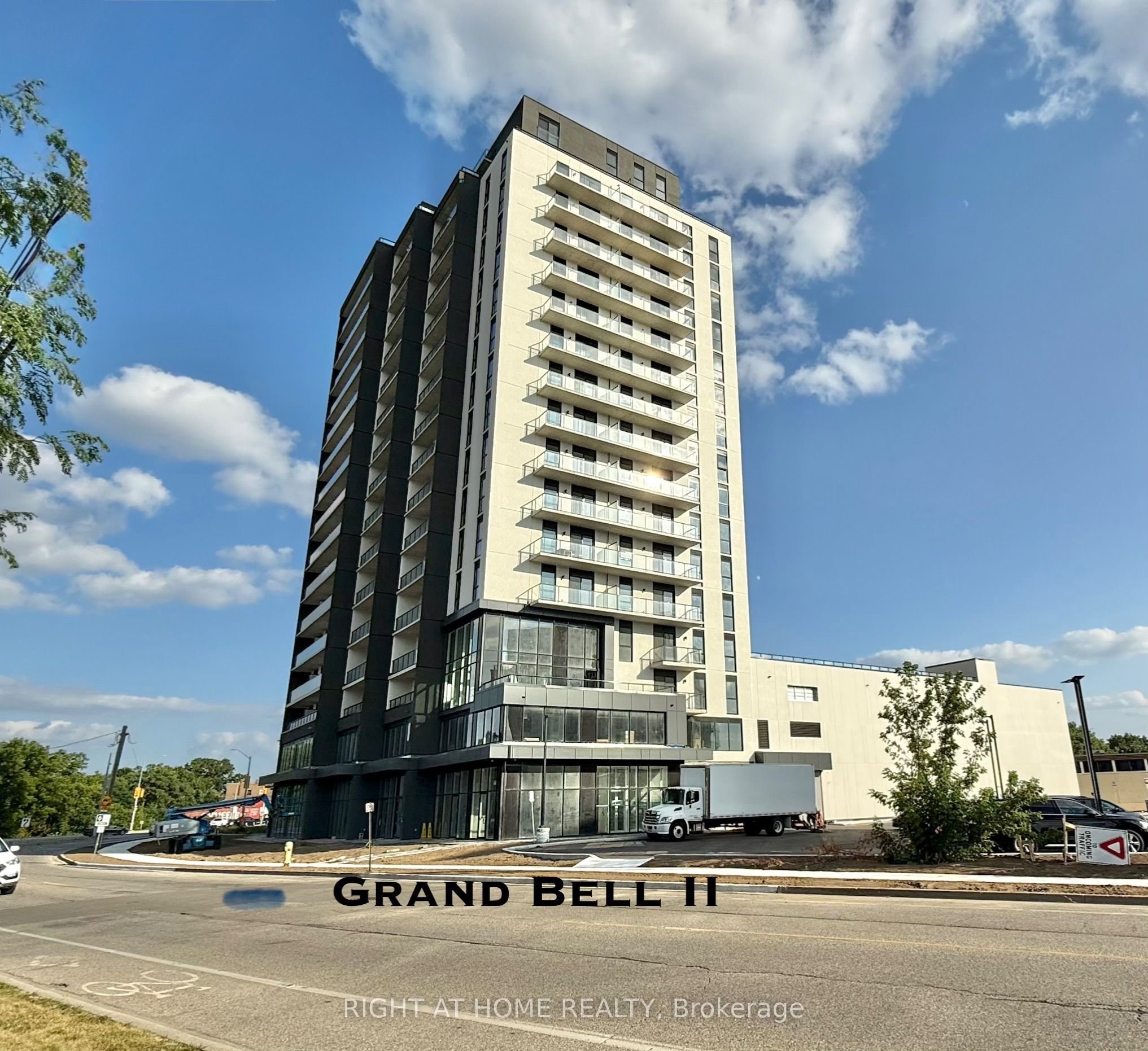 33 Erie Avenue 1012, Brantford, ON N3S 0K7 photo 2