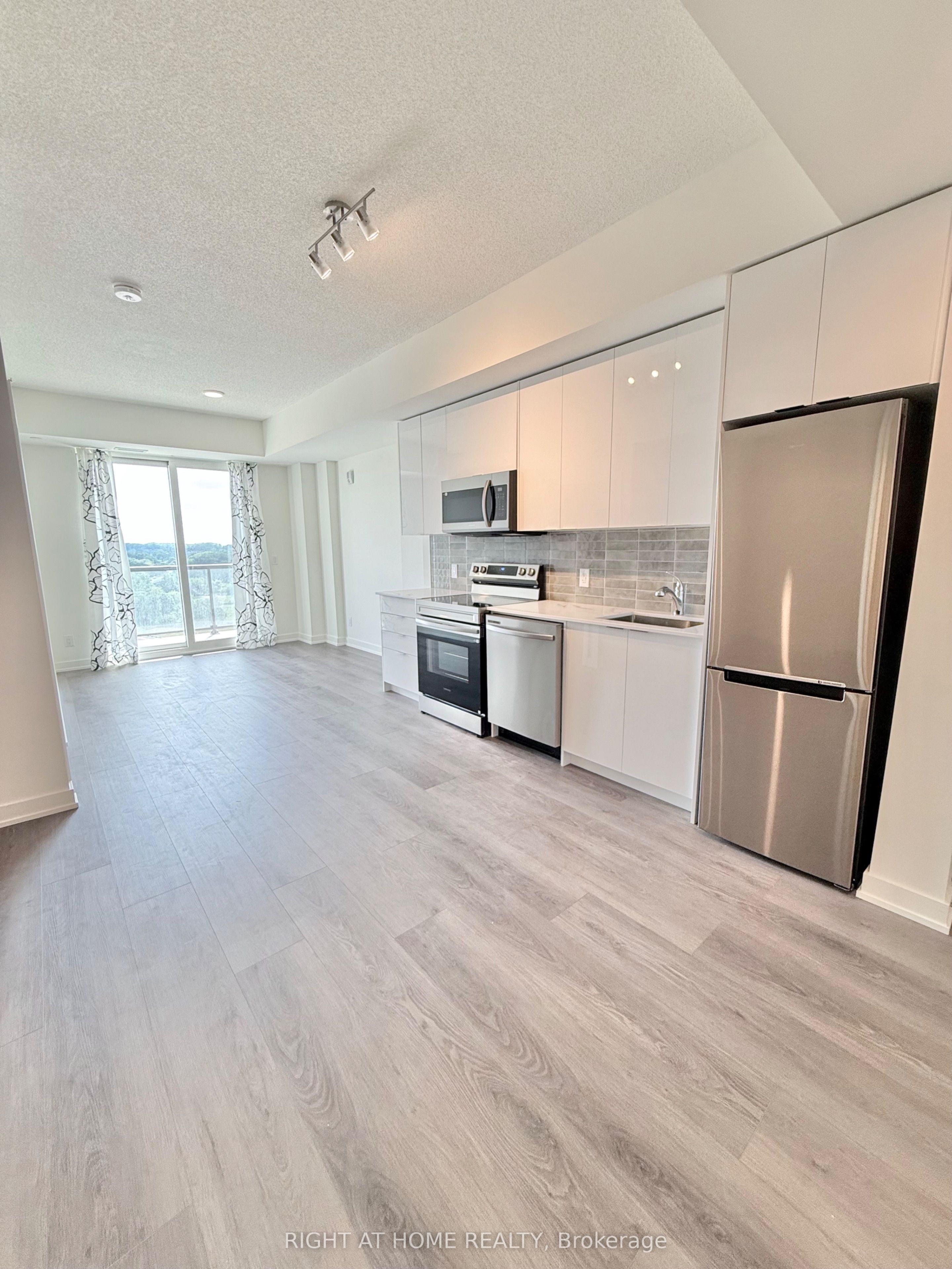 33 Erie Avenue 1012, Brantford, ON N3S 0K7 photo 5