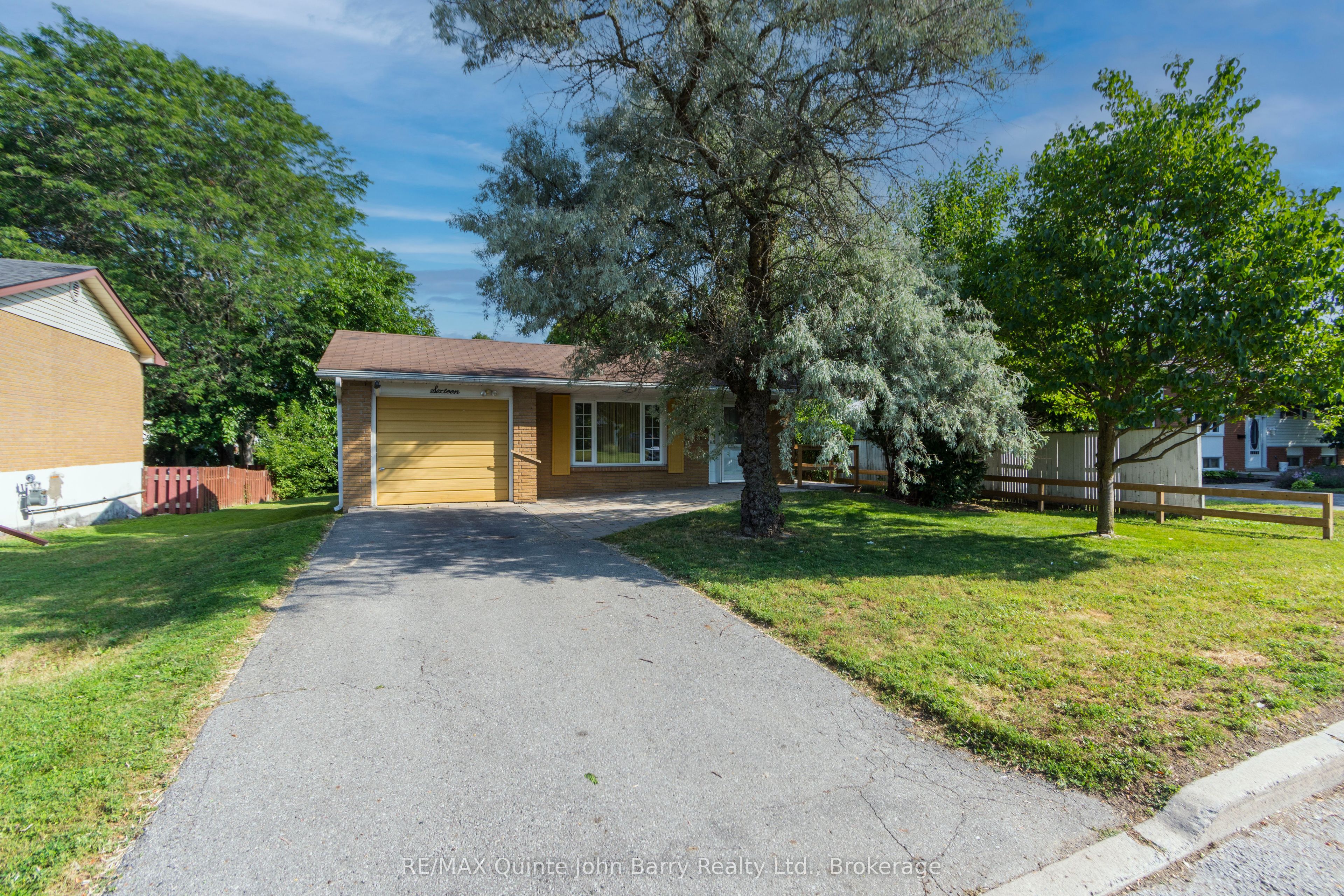 16 Austin Street, Quinte West, ON K8V 1Z4 photo 2
