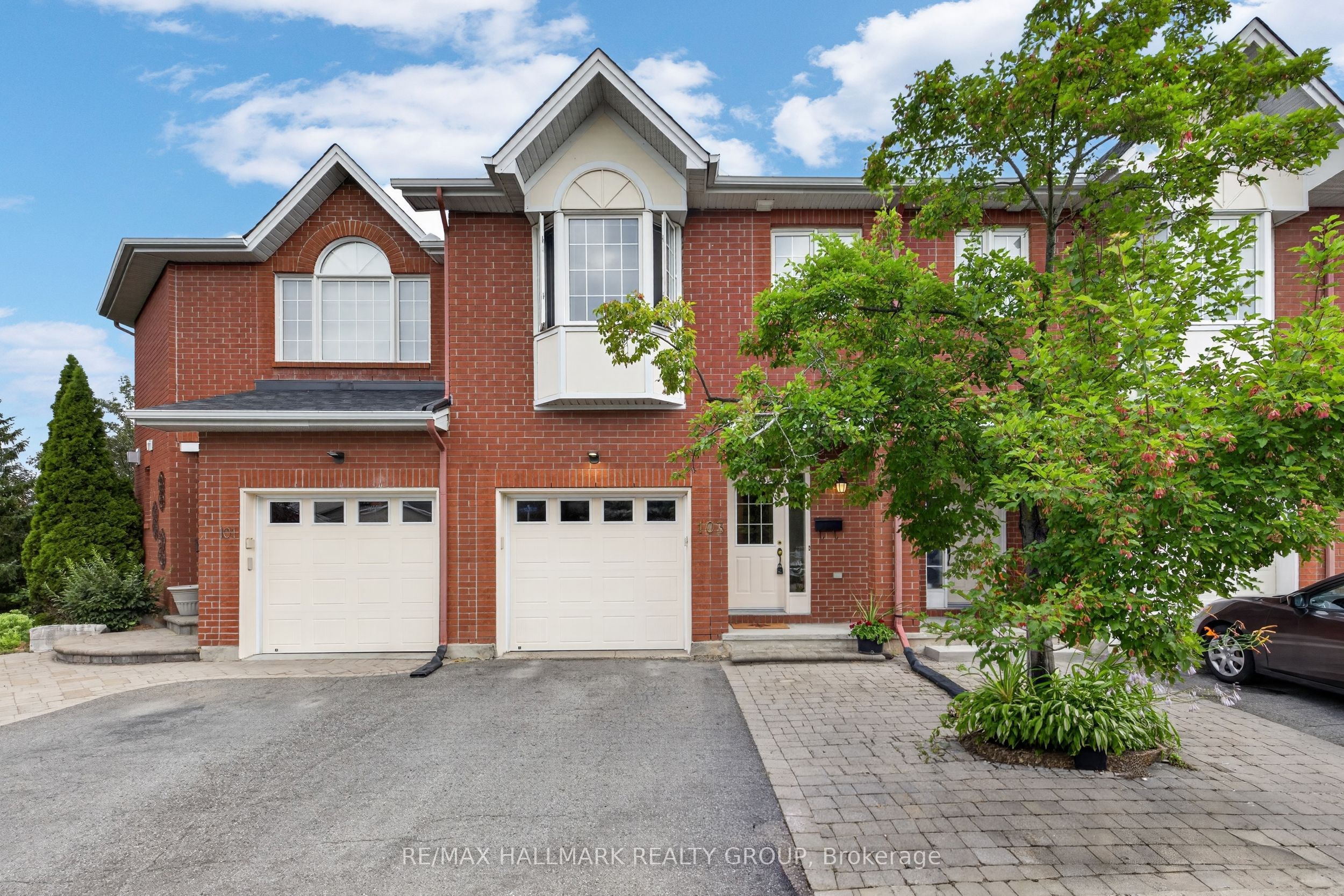 103 Tall Oak Private, Alta Vista and Area, ON K1G 6T3
