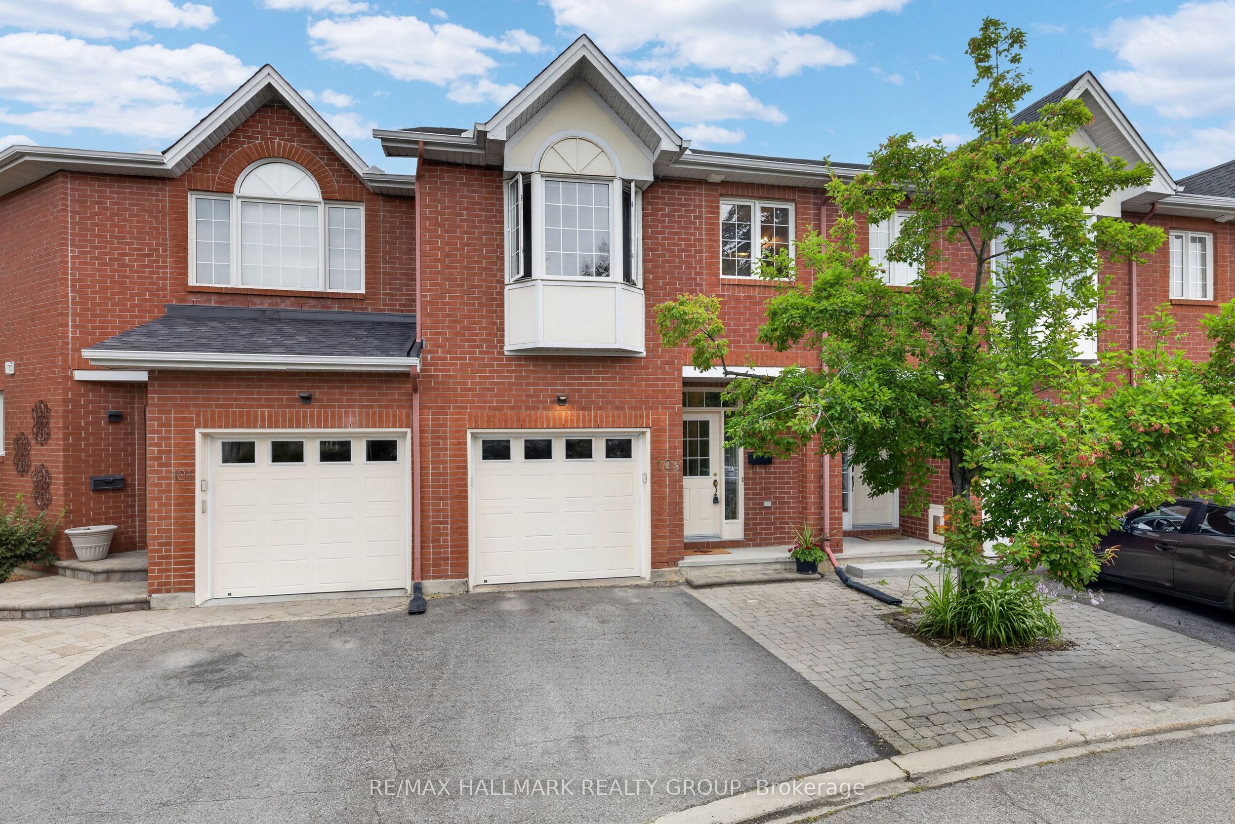 103 Tall Oak Private, Alta Vista and Area, ON K1G 6T3 photo 2