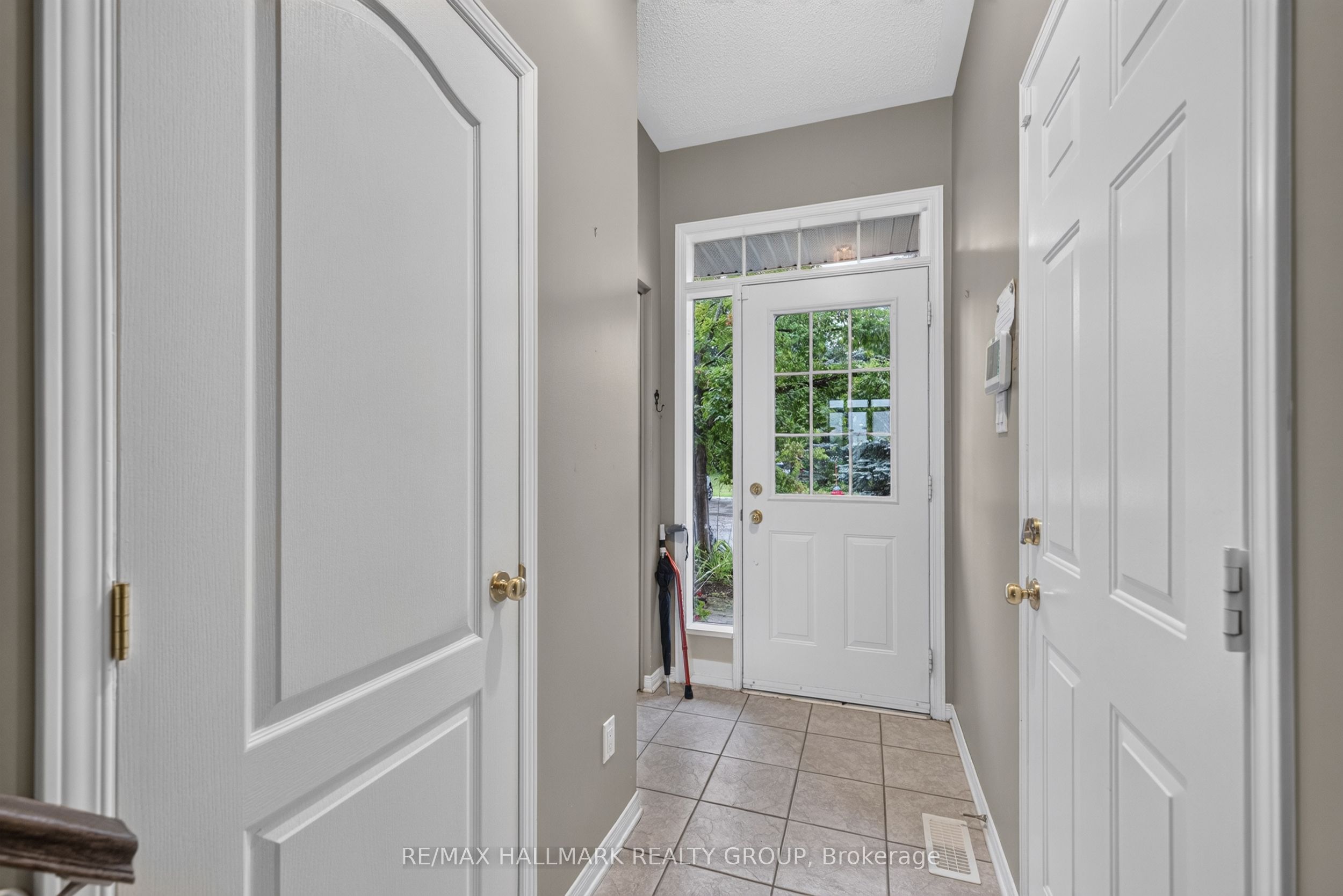 103 Tall Oak Private, Alta Vista and Area, ON K1G 6T3 photo 3