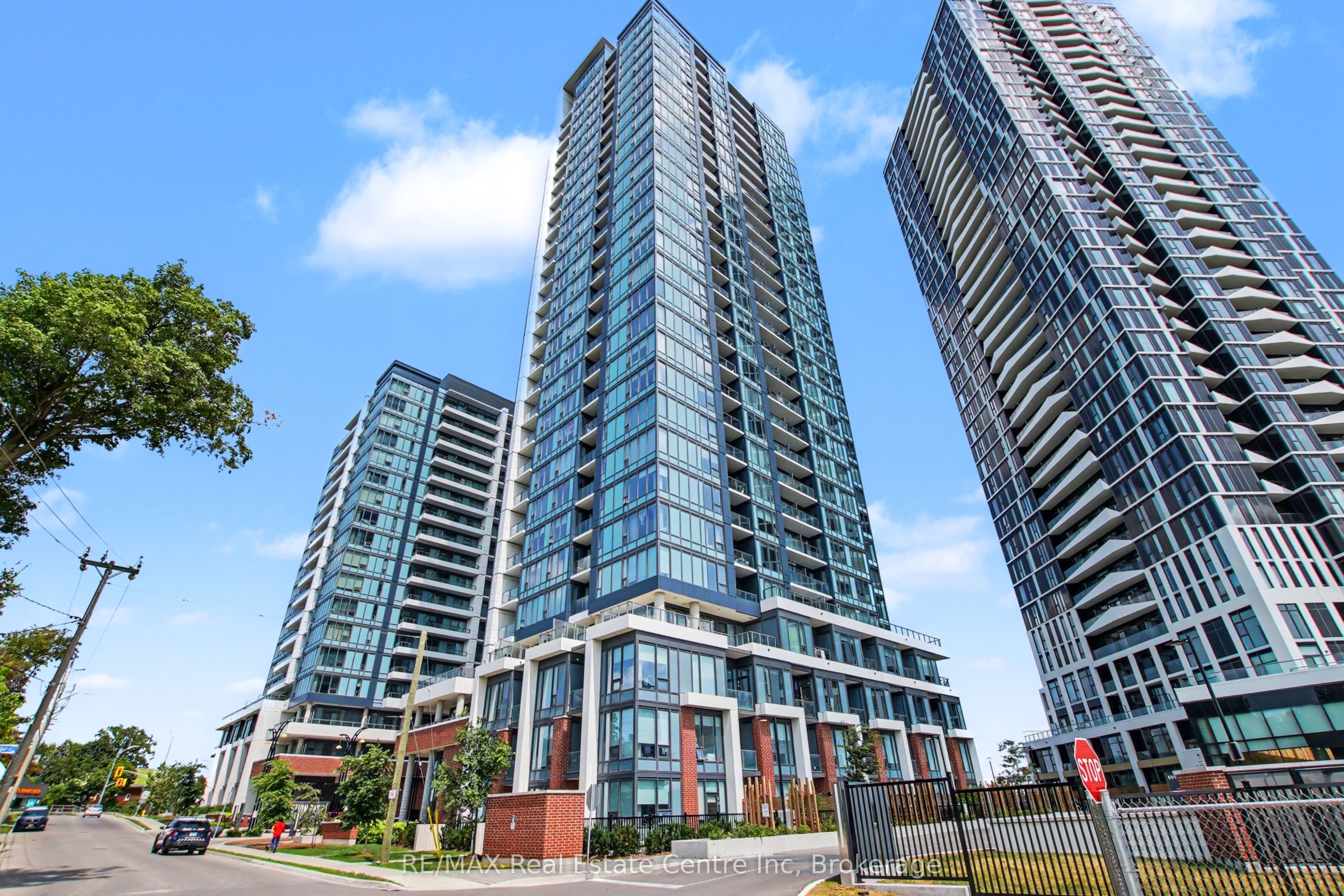 15 Wellington Street 2214, Kitchener, ON N2G 0E4