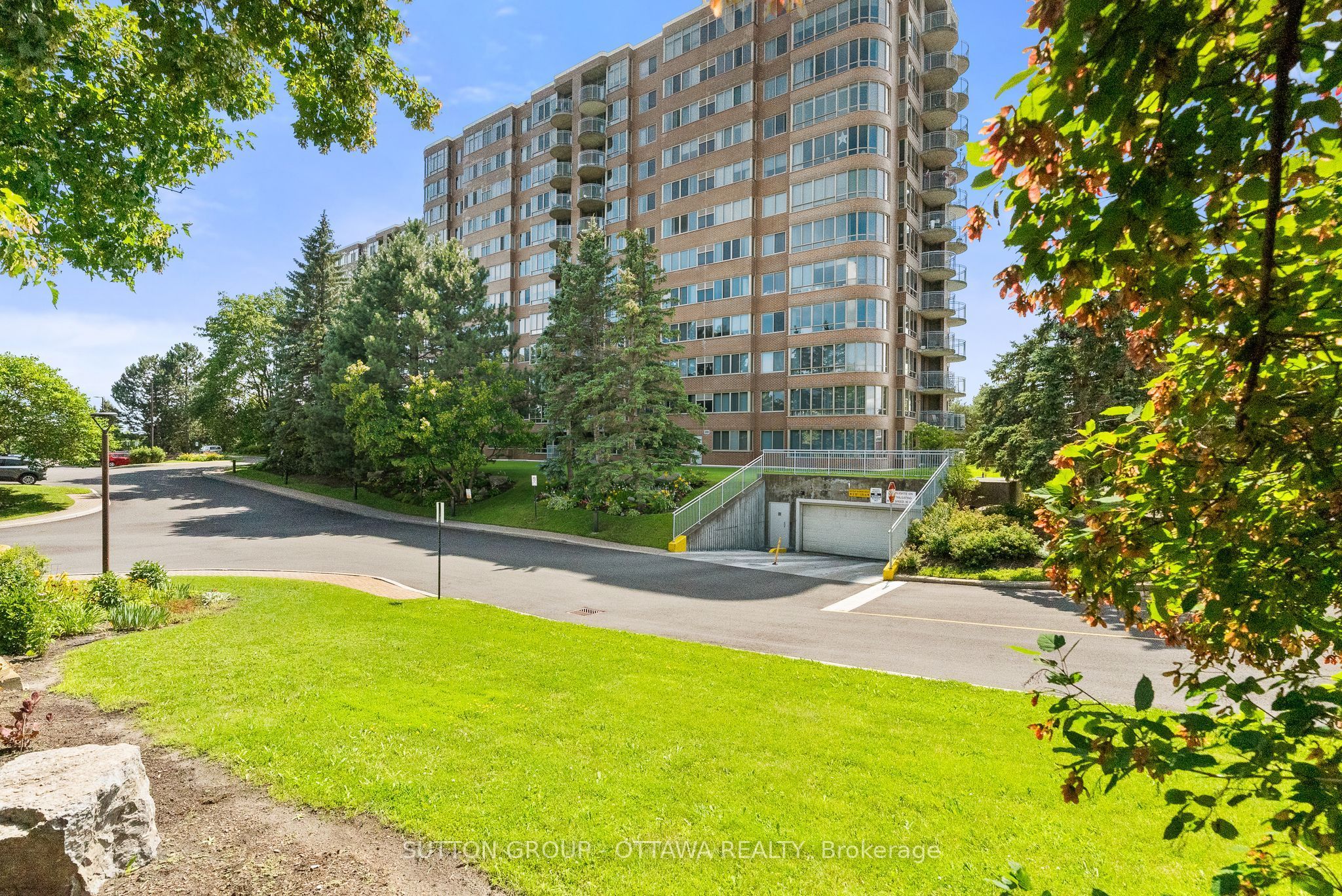 100 Grant Carman Drive 917, Cityview - Parkwoods Hills - Rideau Shore, ON K2E 8B8