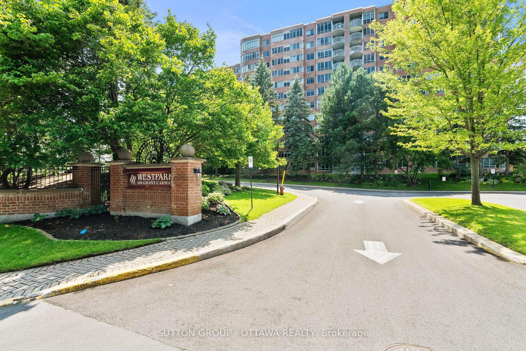 100 Grant Carman Drive 917, Cityview - Parkwoods Hills - Rideau Shore, ON K2E 8B8 photo 4