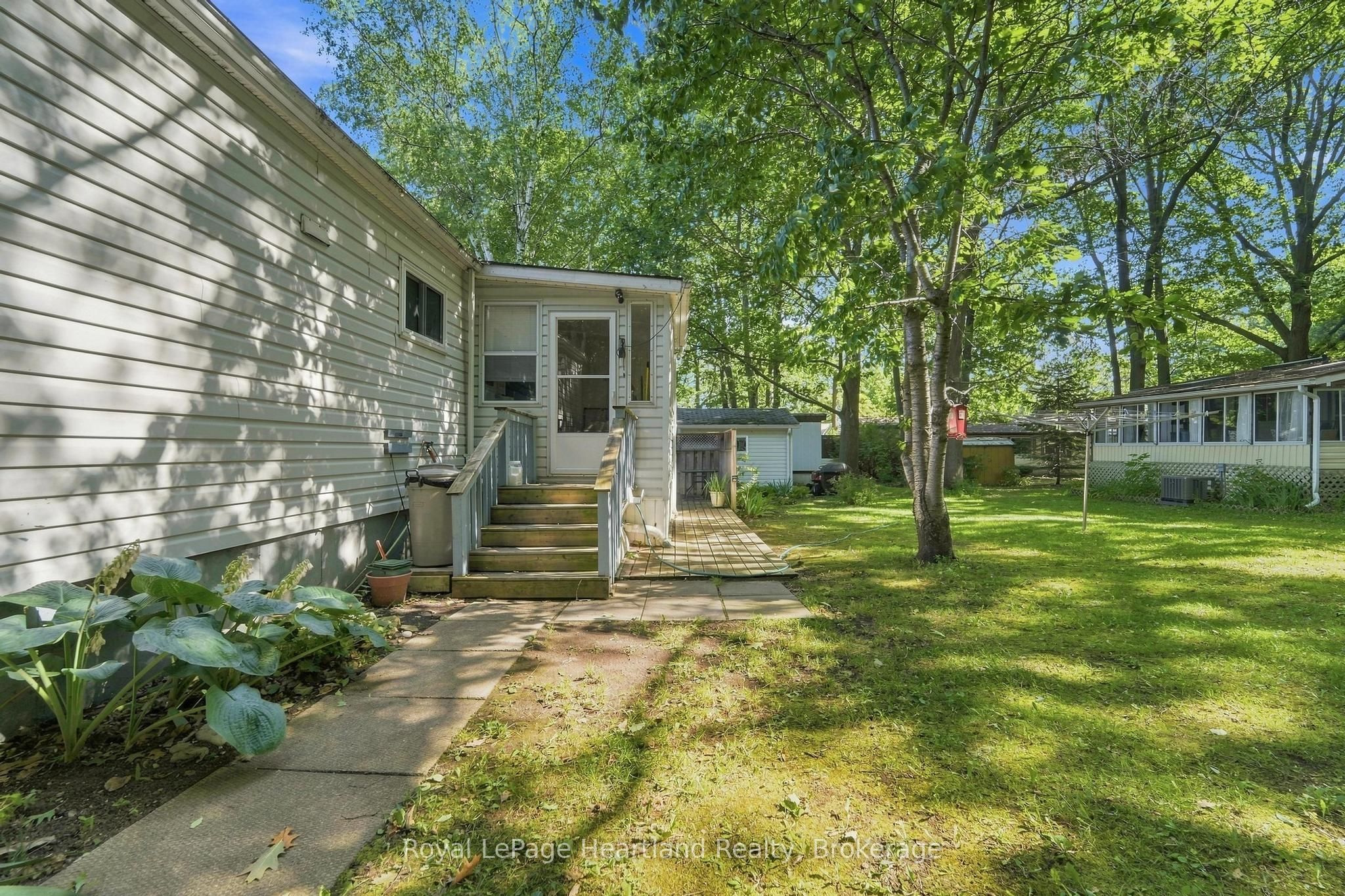 16 Huron Lane, Ashfield-Colborne-Wawanosh, ON N7A 3Y2 photo 3