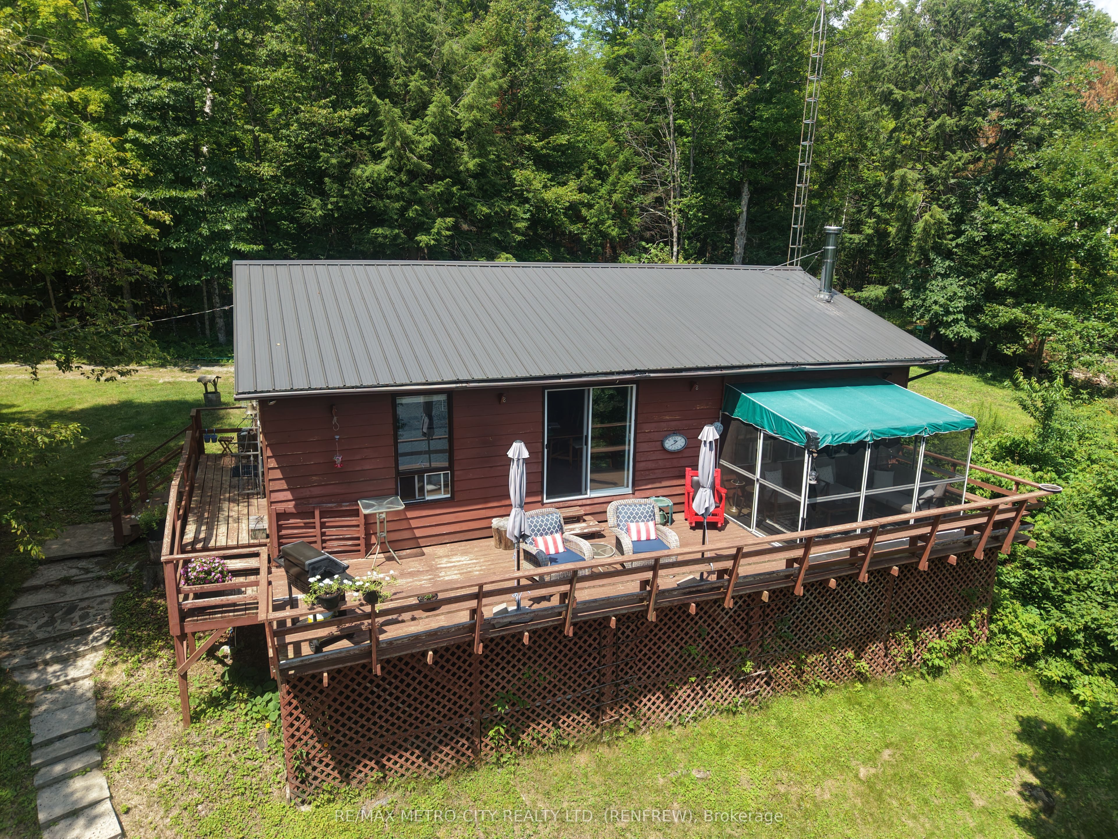 2667 HANDFORD Lane, Greater Madawaska, ON K0J 2R0 photo 2
