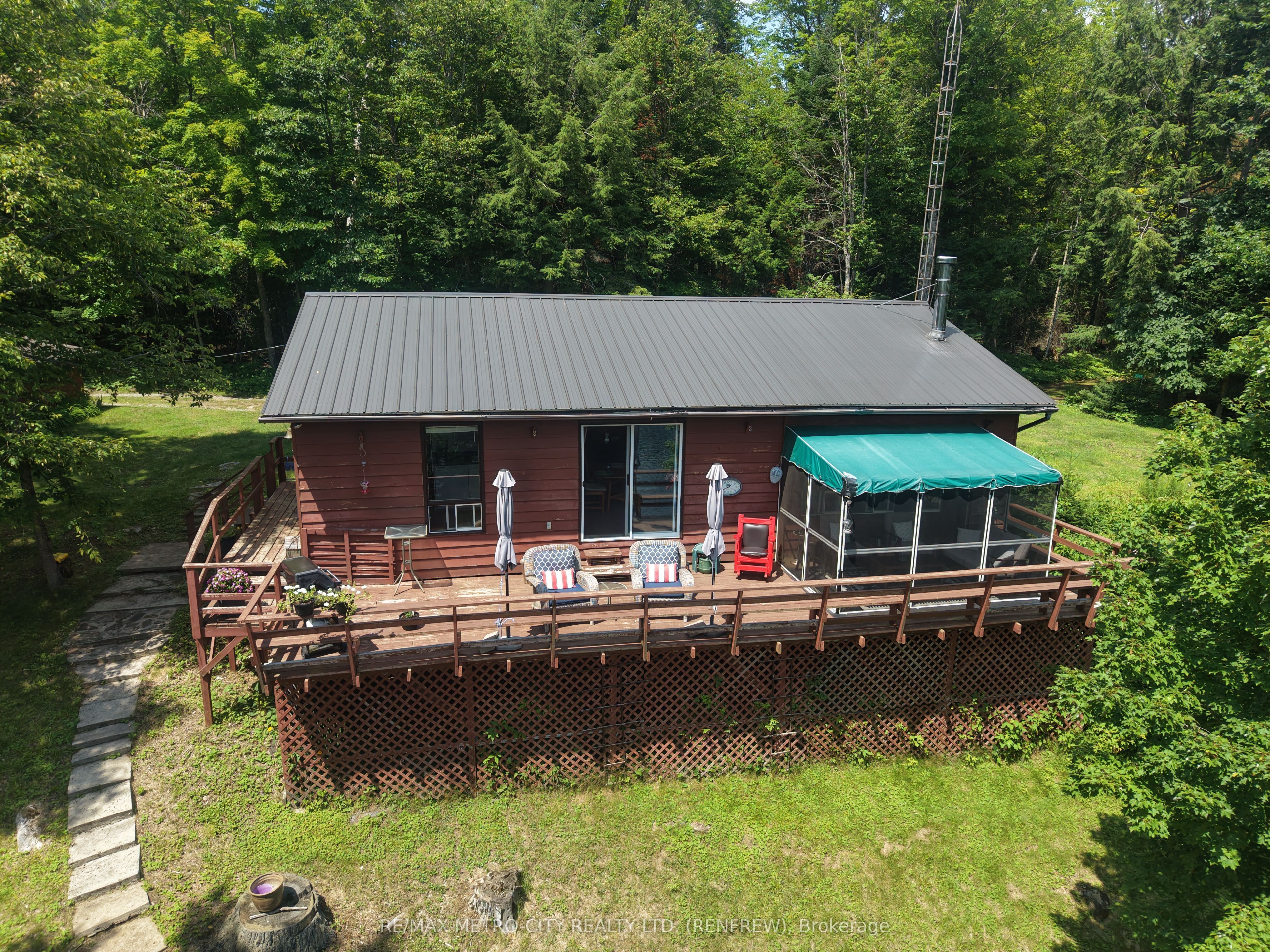 2667 HANDFORD Lane, Greater Madawaska, ON K0J 2R0 photo 3