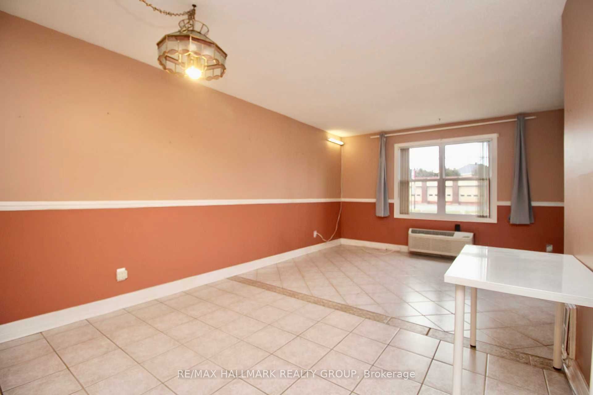 1099 Cadboro Road 115, Cyrville - Carson Grove - Pineview, ON K1J 9K4 photo 3