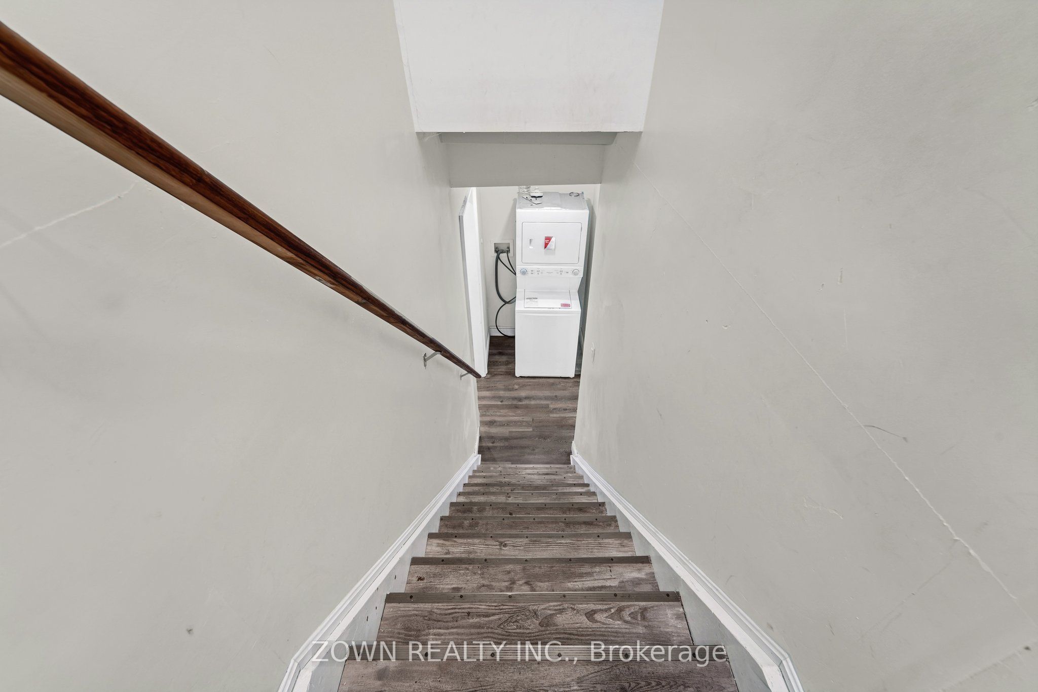 5866 Valley Way Lower Unit, Niagara Falls, ON L2E 1Y1 photo 3