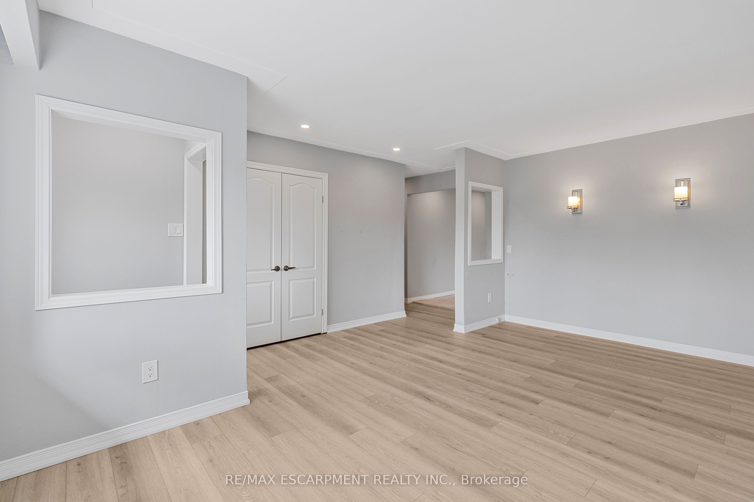 71 Organ Crescent Main, Hamilton, ON L8T 1Y8 photo 4