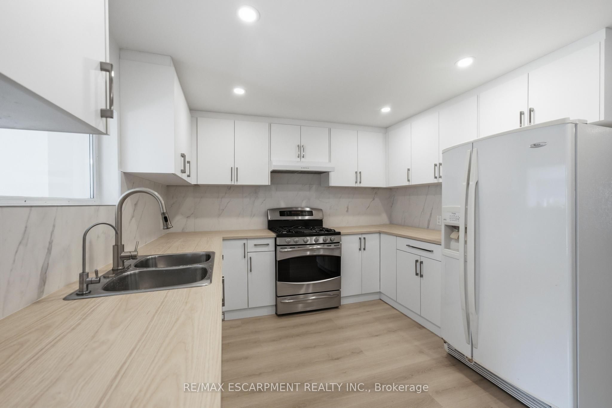 1062 Cannon Street E, Hamilton, ON L8L 2H8 photo 3