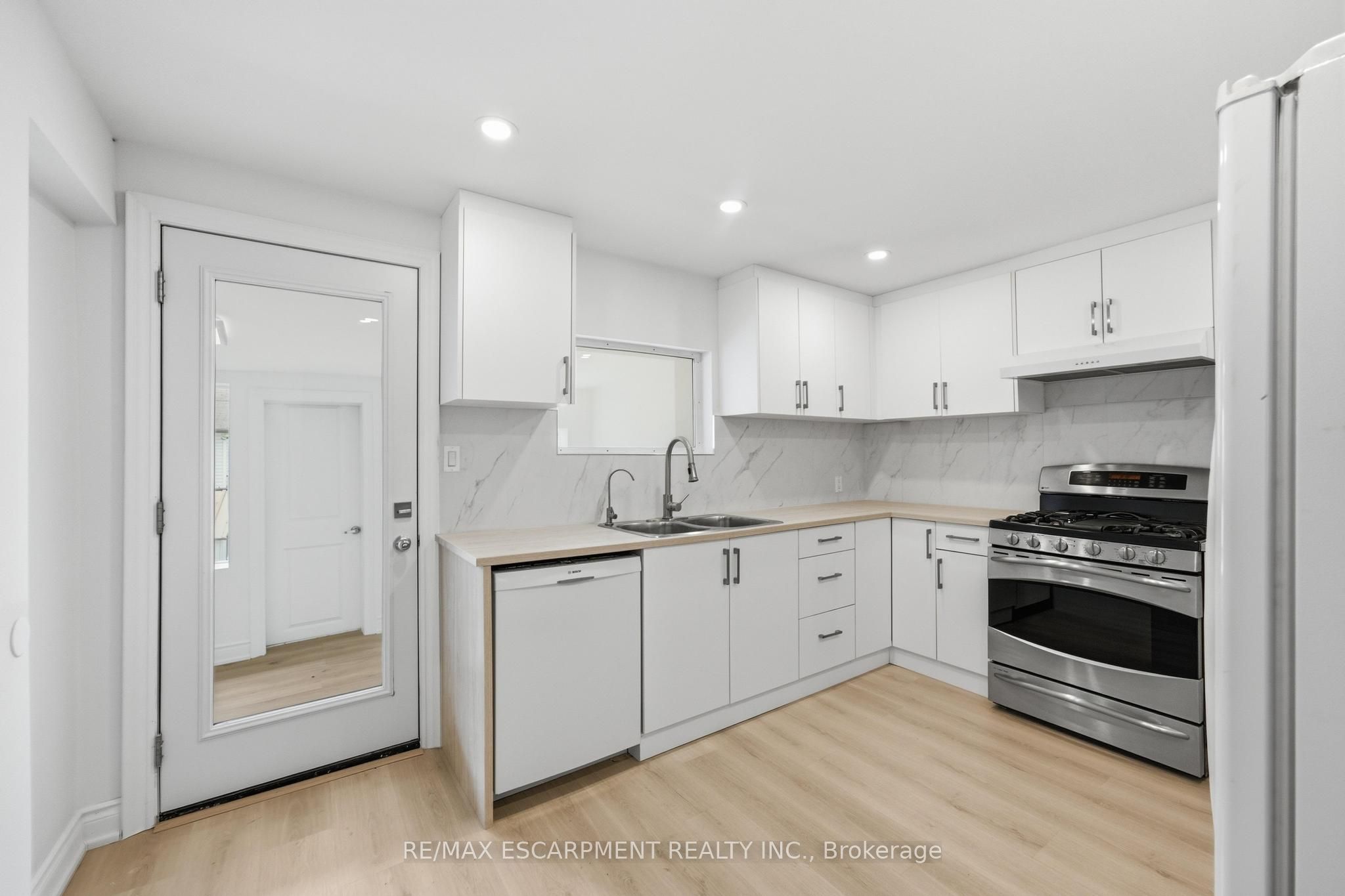 1062 Cannon Street E, Hamilton, ON L8L 2H8 photo 4