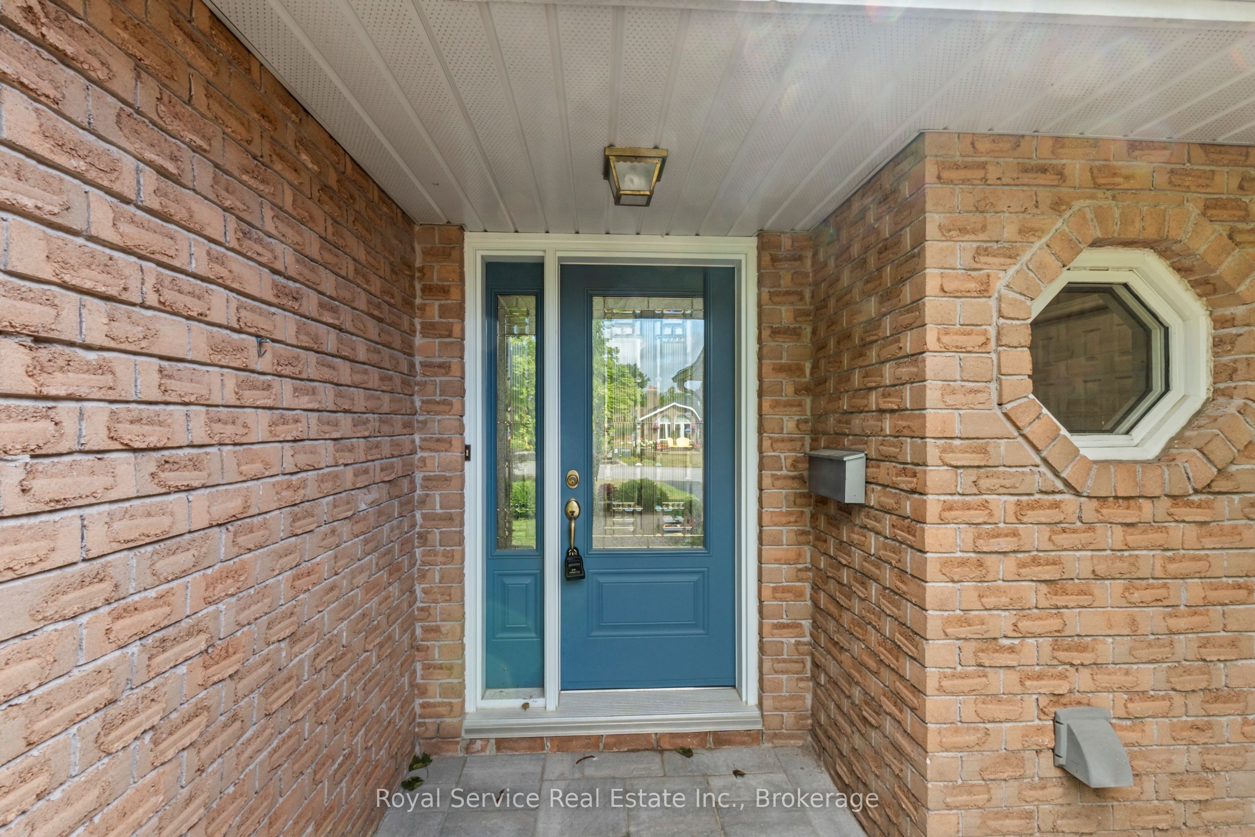 33 Russell Hill Road, Kawartha Lakes, ON K0M 1A0 photo 2
