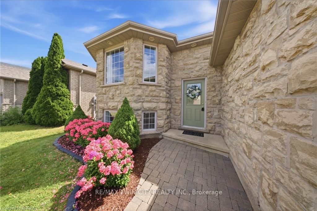 151 Mcguiness Drive, Brantford, ON N3T 0B4 photo 3