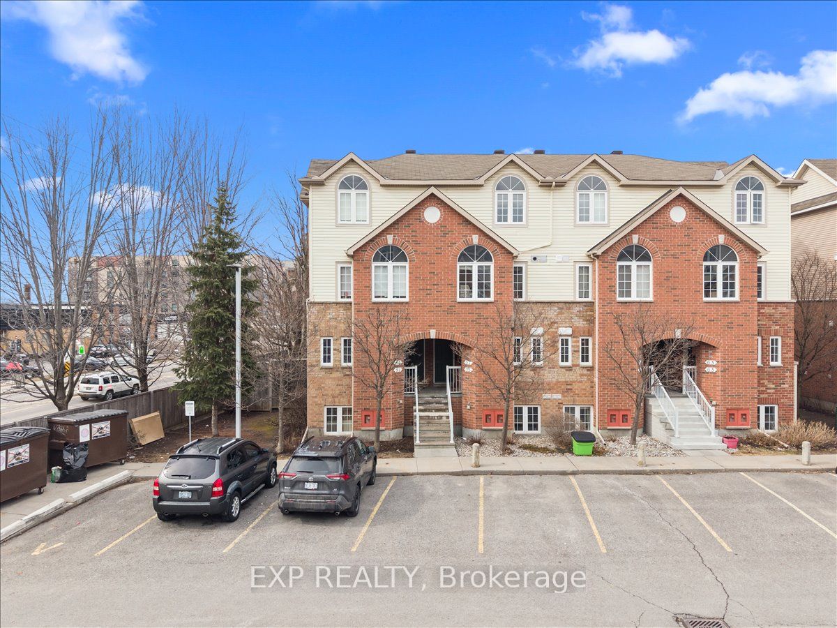 57 Steele Park Private, Cyrville - Carson Grove - Pineview, ON K1J 0J2 photo 3
