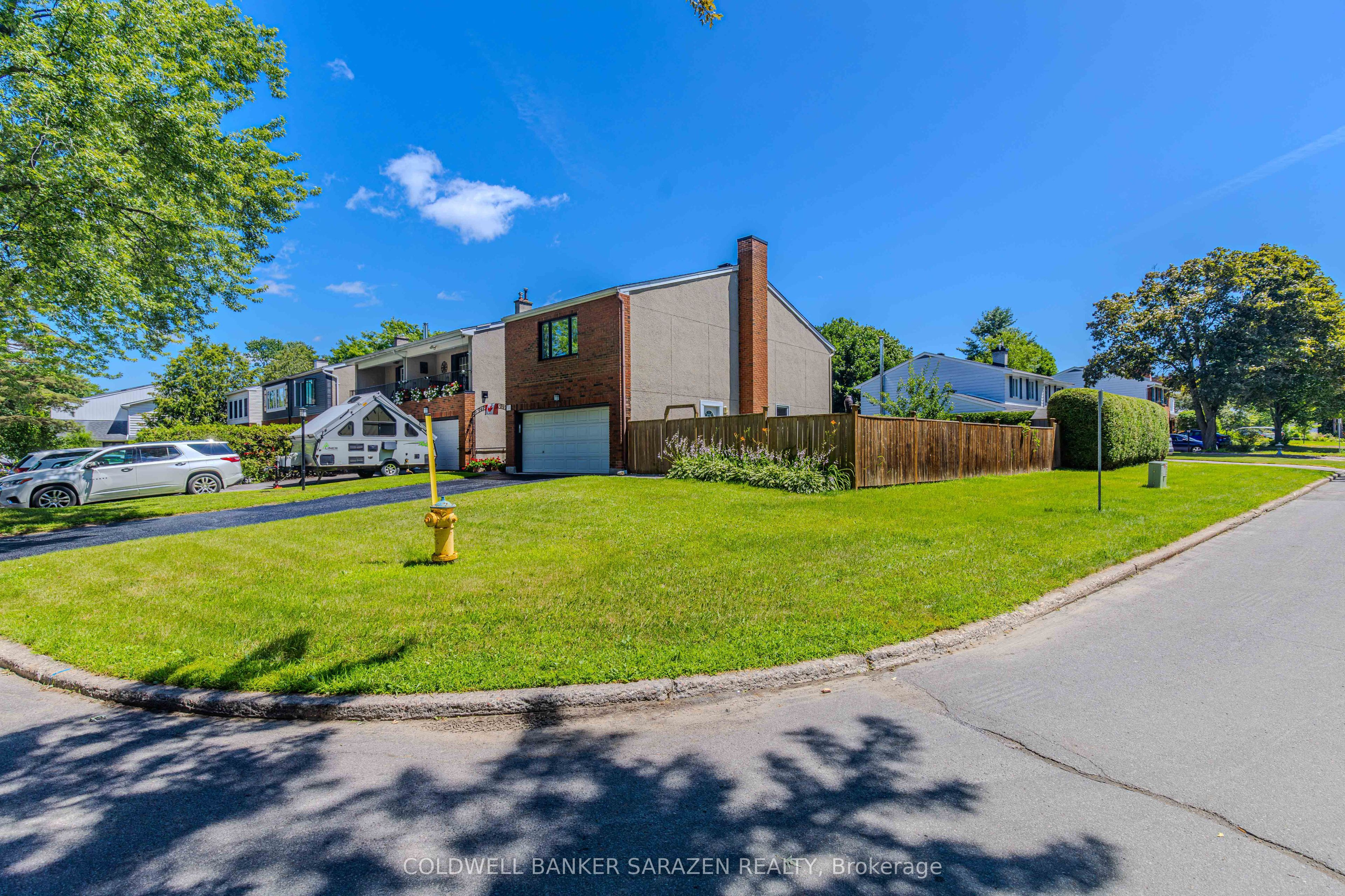 34 Hobart Crescent, South of Baseline to Knoxdale, ON K2H 5S4 photo 2