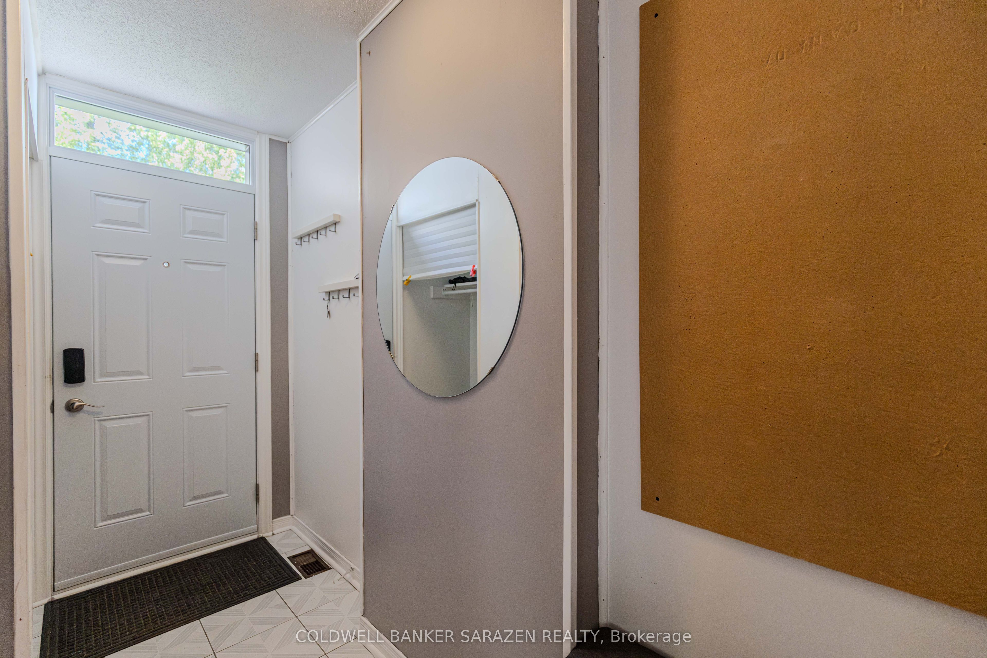 34 Hobart Crescent, South of Baseline to Knoxdale, ON K2H 5S4 photo 4