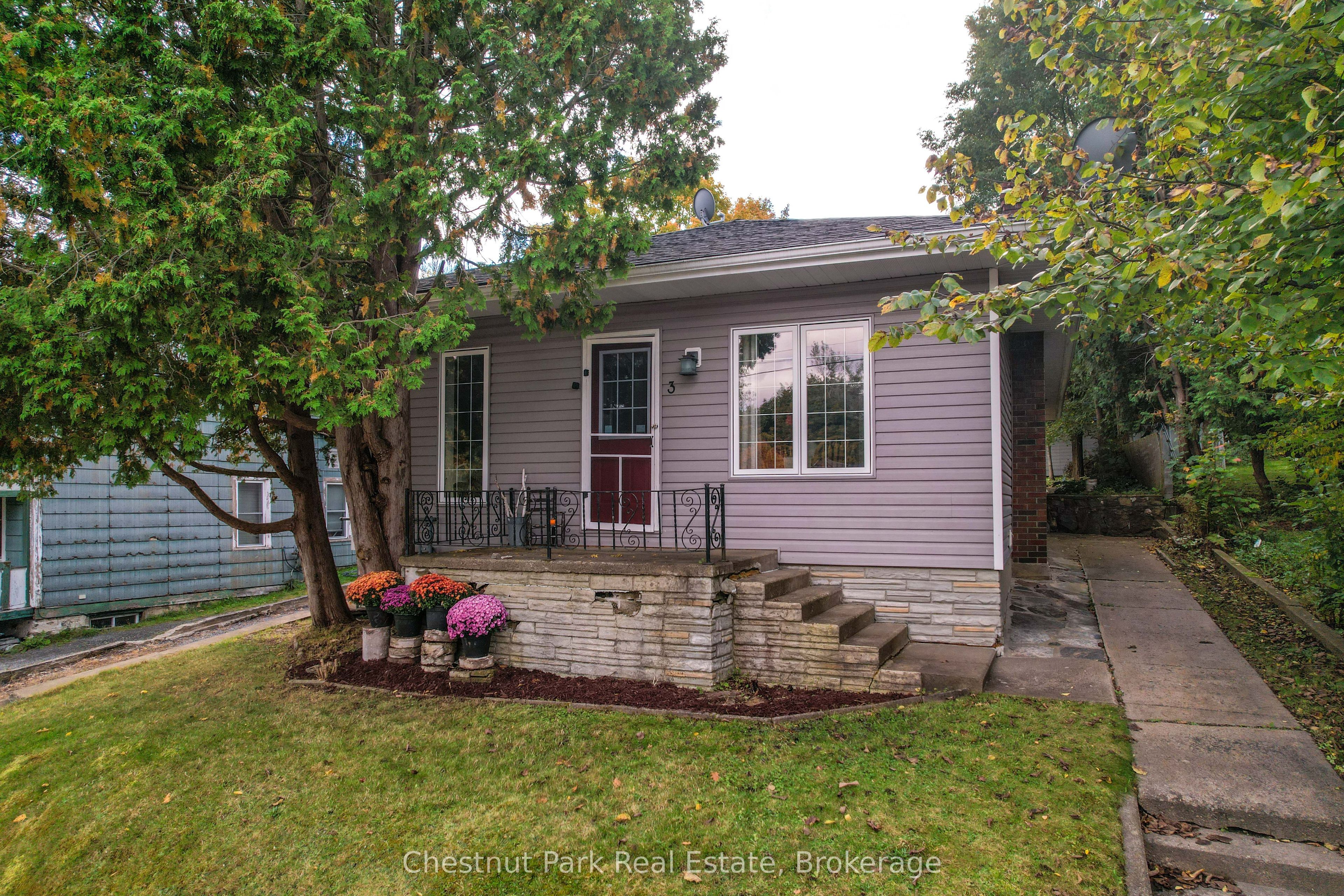 3 CORA Street E, Huntsville, ON P1H 1T5