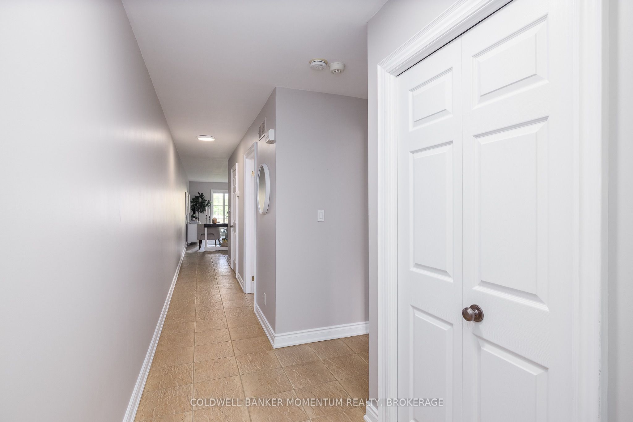 25 ORMOND Street S, Thorold, ON L2V 1Y3 photo 2