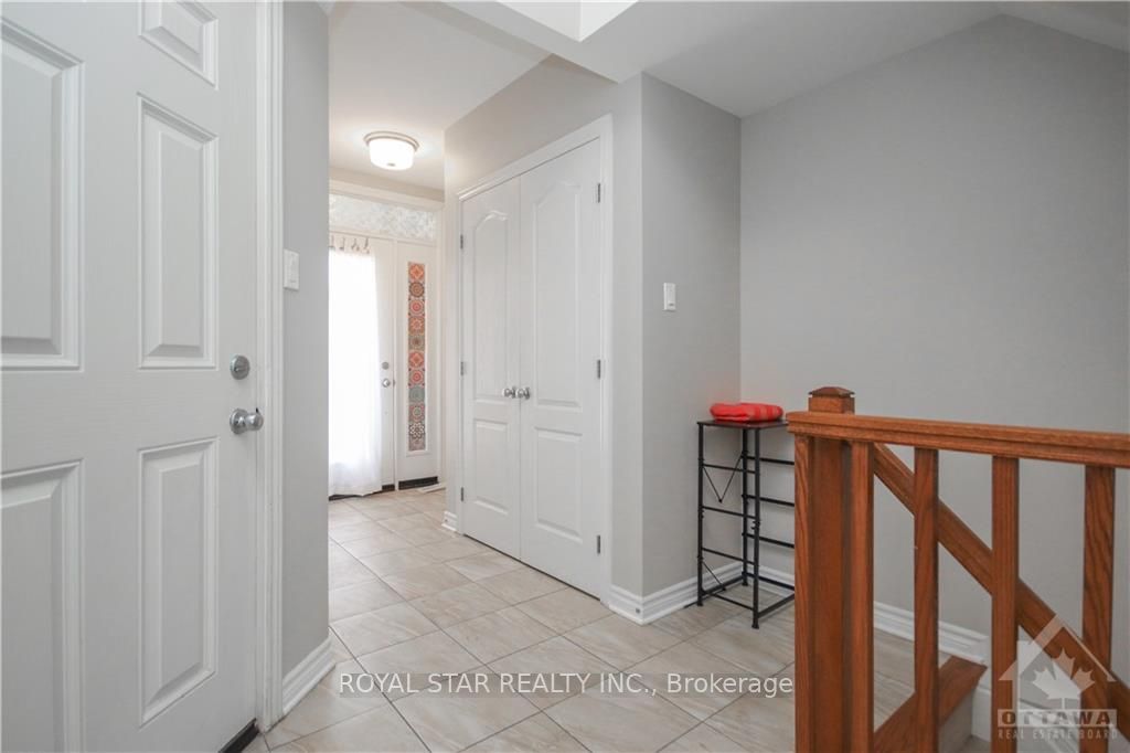 105 Eric Maloney Way, Blossom Park - Airport and Area, ON K1T 0R2 photo 4