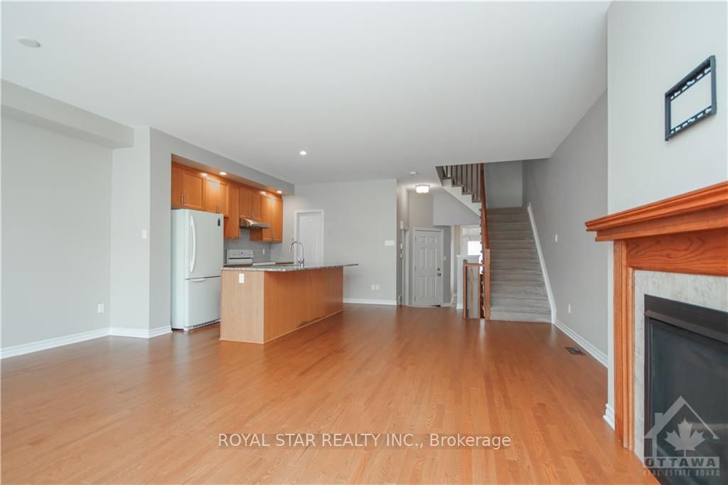 105 Eric Maloney Way, Blossom Park - Airport and Area, ON K1T 0R2 photo 5