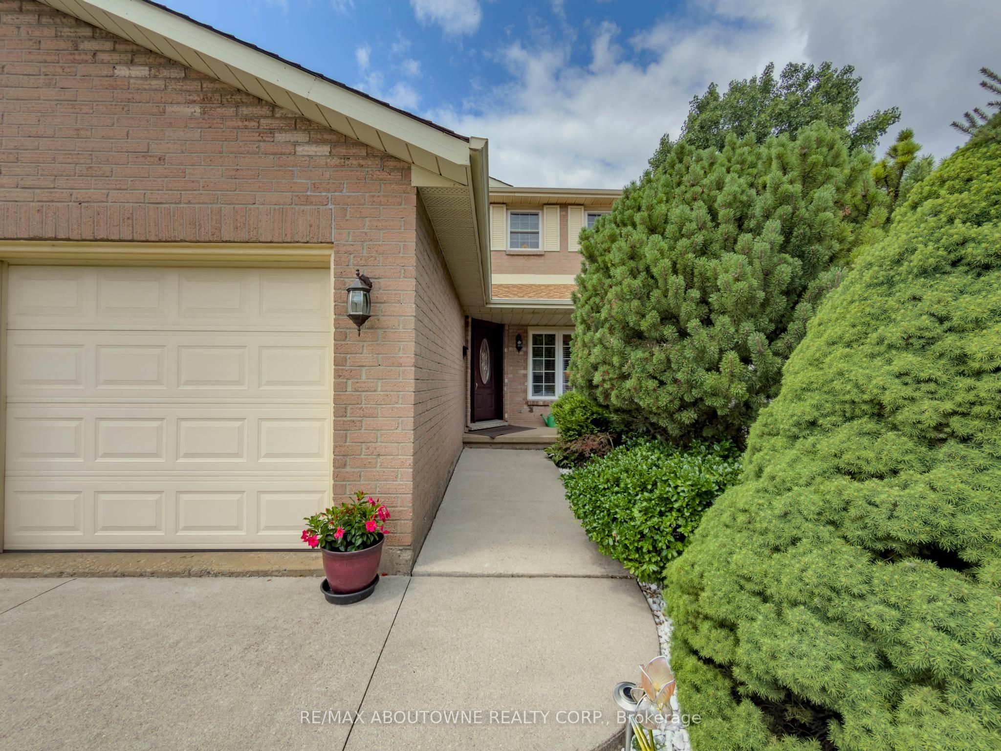 1018 Upper Sherman Avenue, Hamilton, ON L8V 4Y9 photo 3