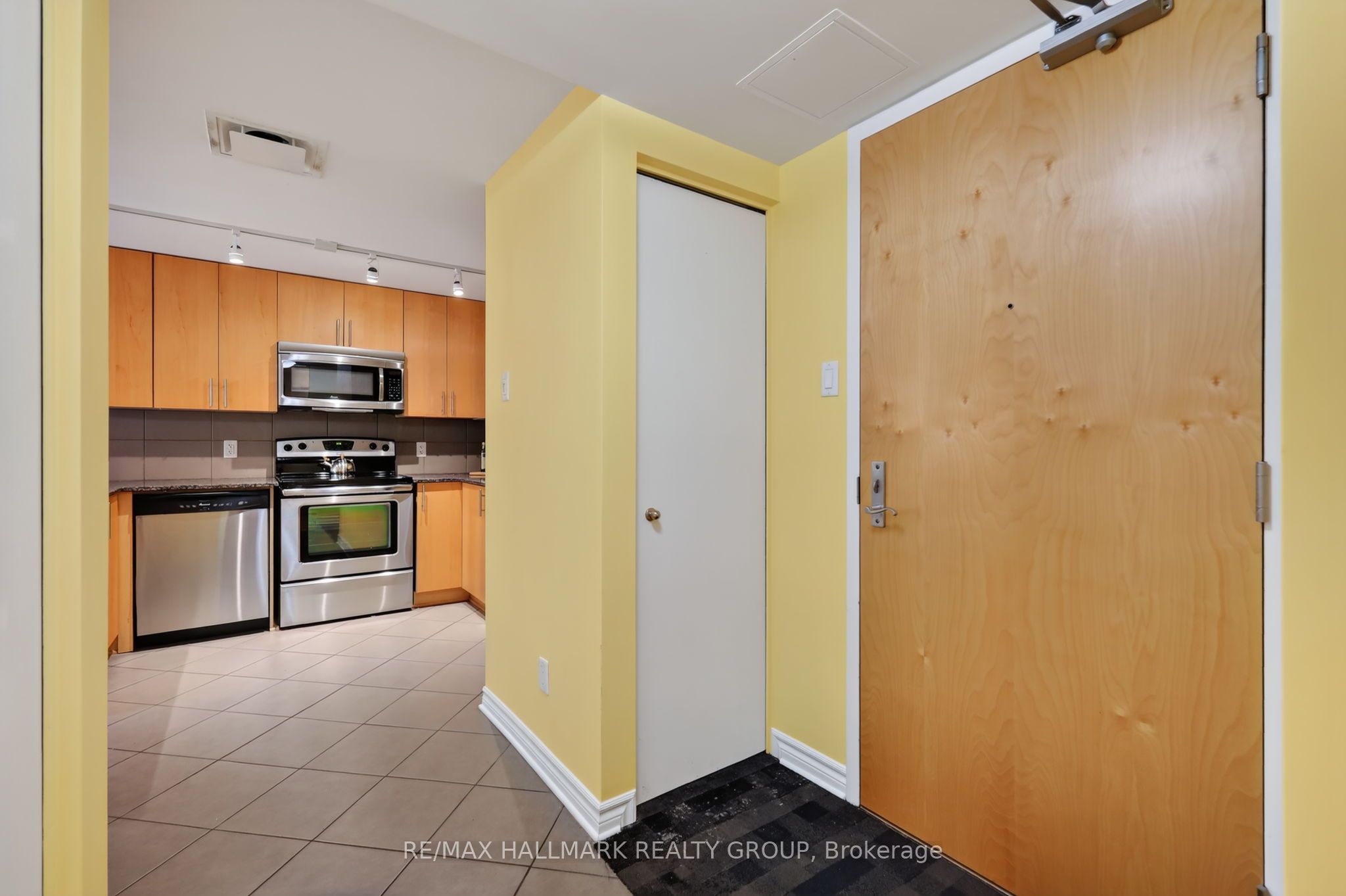 250 Lett Street 205, West Centre Town, ON K1R 0A8 photo 3