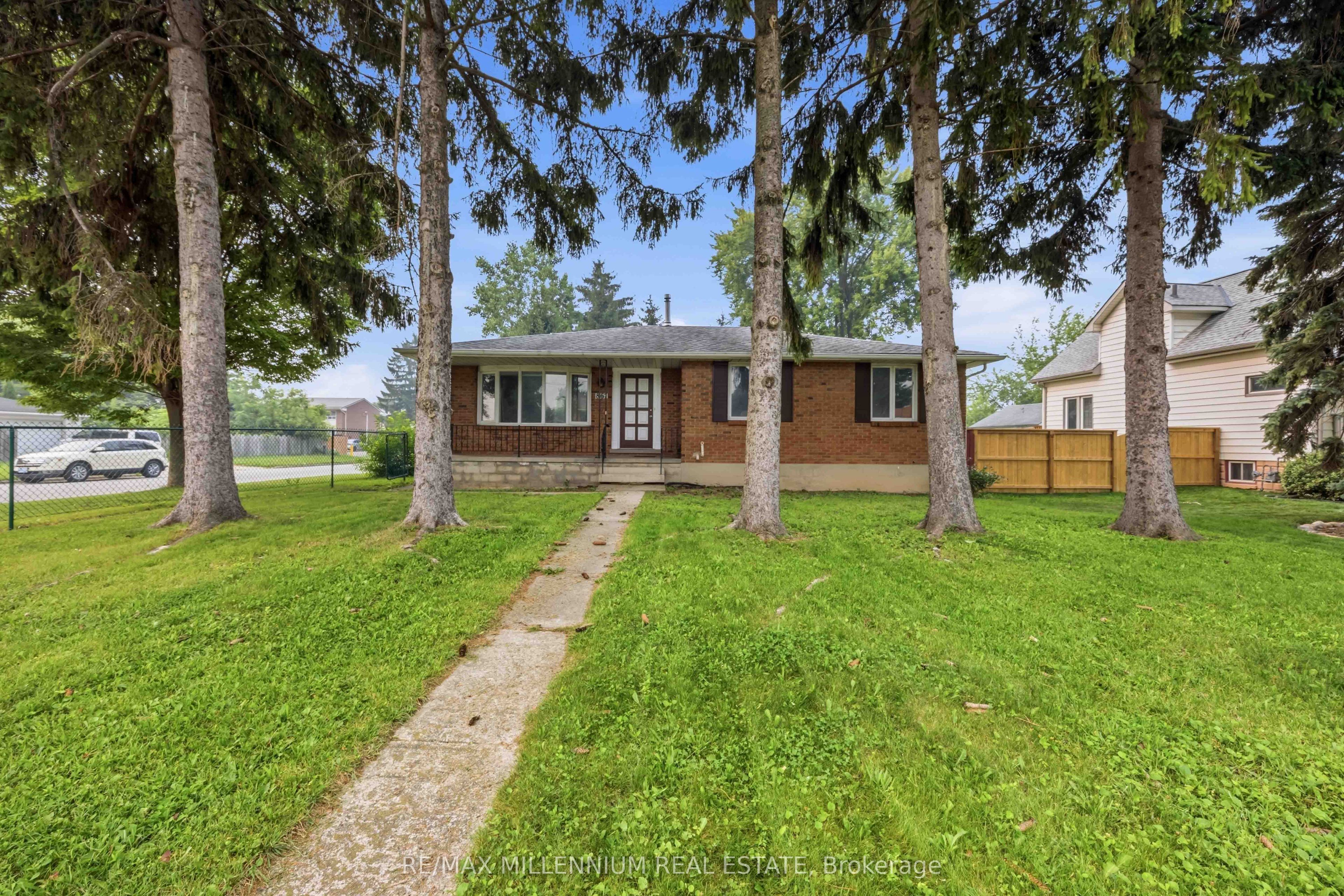 867 Wellington Street, Sarnia, ON N7T 1J4 photo 2