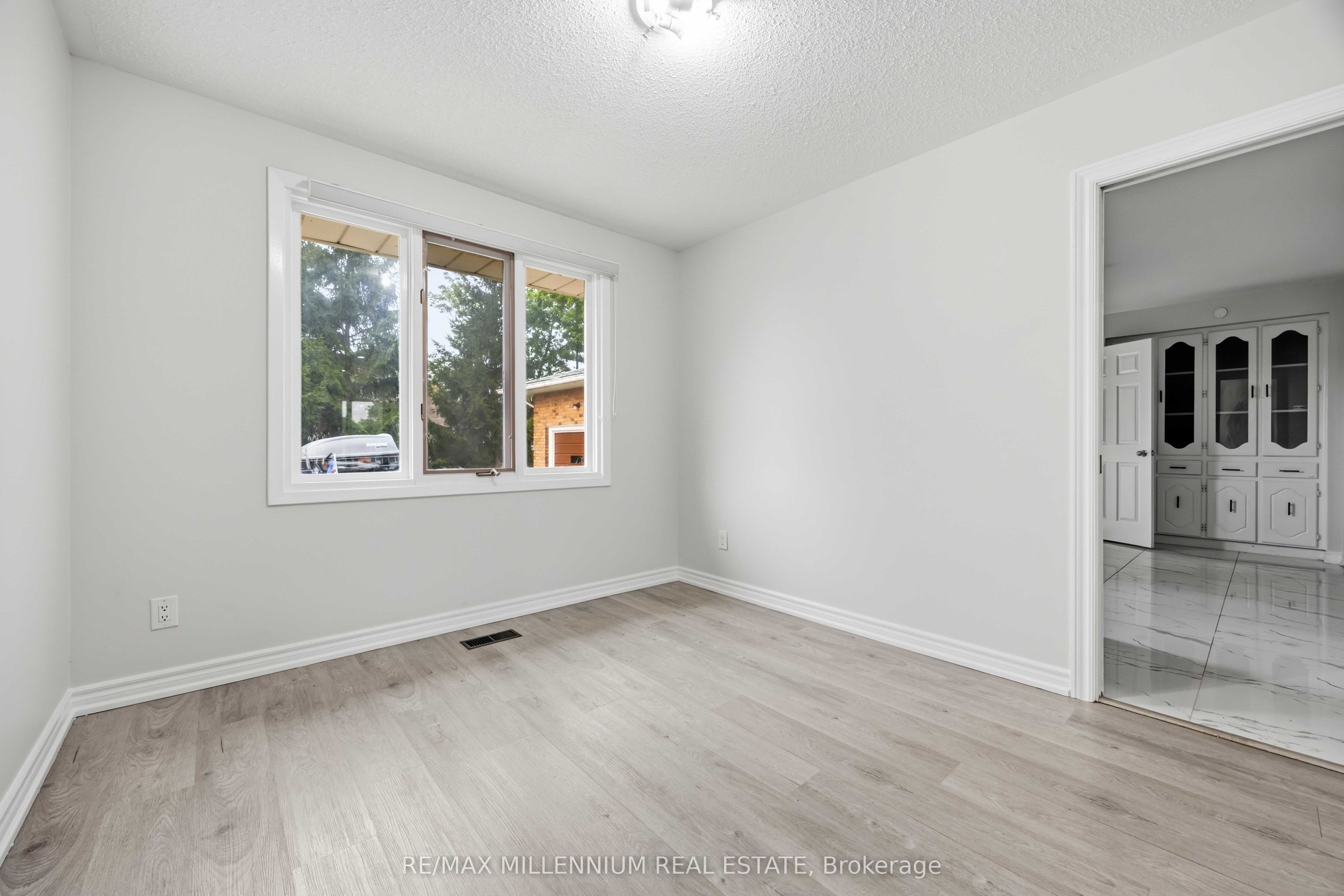 867 Wellington Street, Sarnia, ON N7T 1J4 photo 4