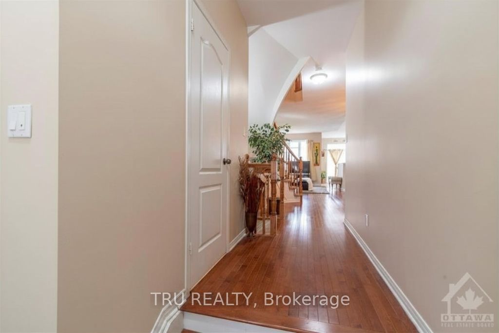 228 Berrigan Drive, Barrhaven, ON K2J 5C4 photo 2