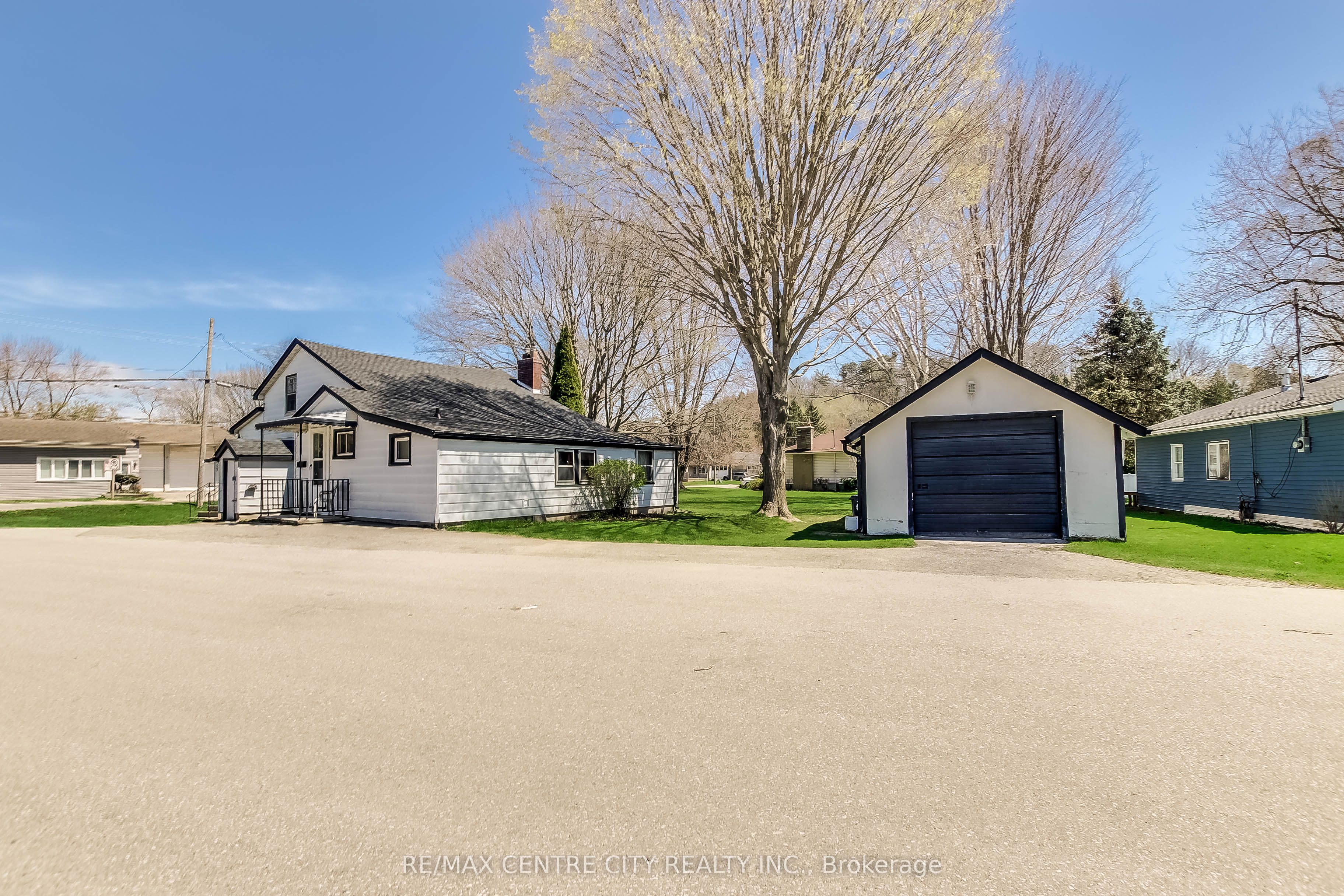358 Warren Street, Central Elgin, ON N5L 1B5 photo 2
