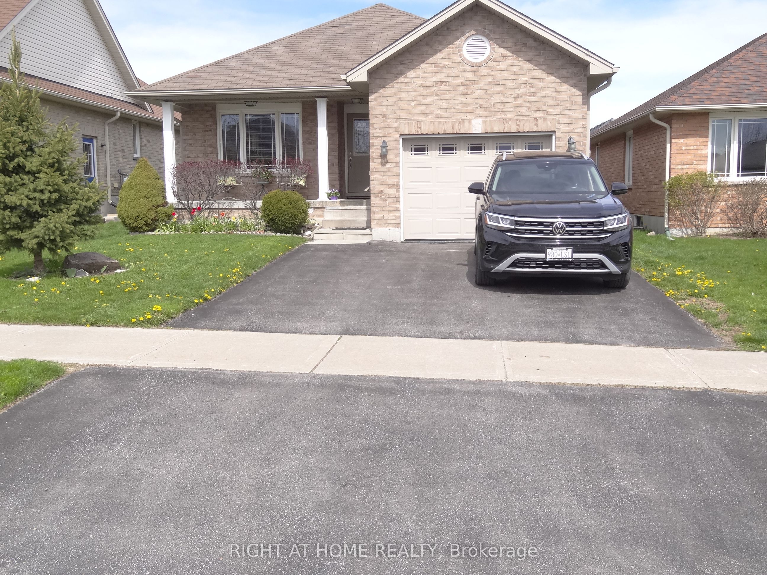 14 Matchett Crescent, Kawartha Lakes, ON K9V 0G8 photo 3