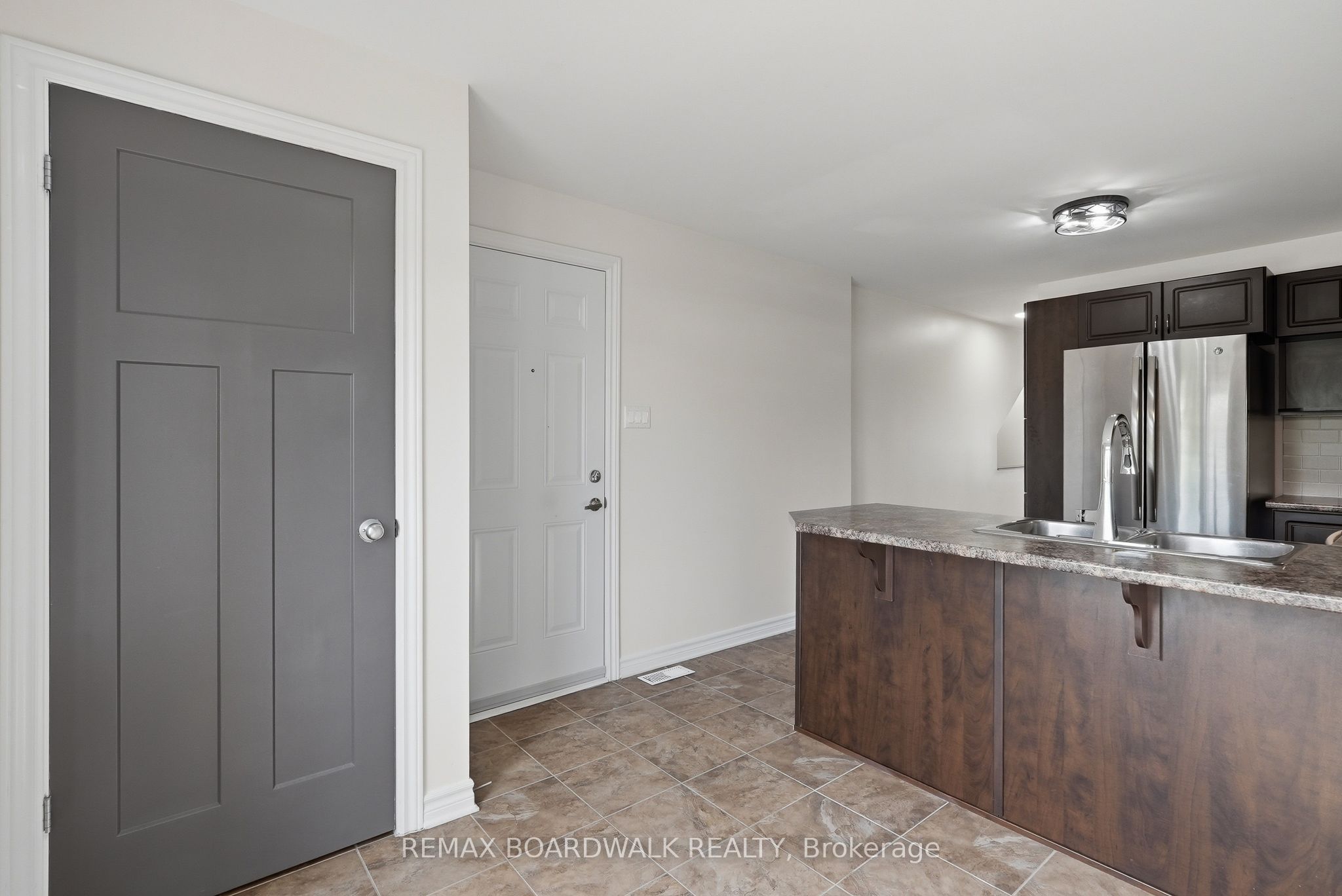 2330 Esprit Drive, Orleans - Cumberland and Area, ON K4A 0T5 photo 3