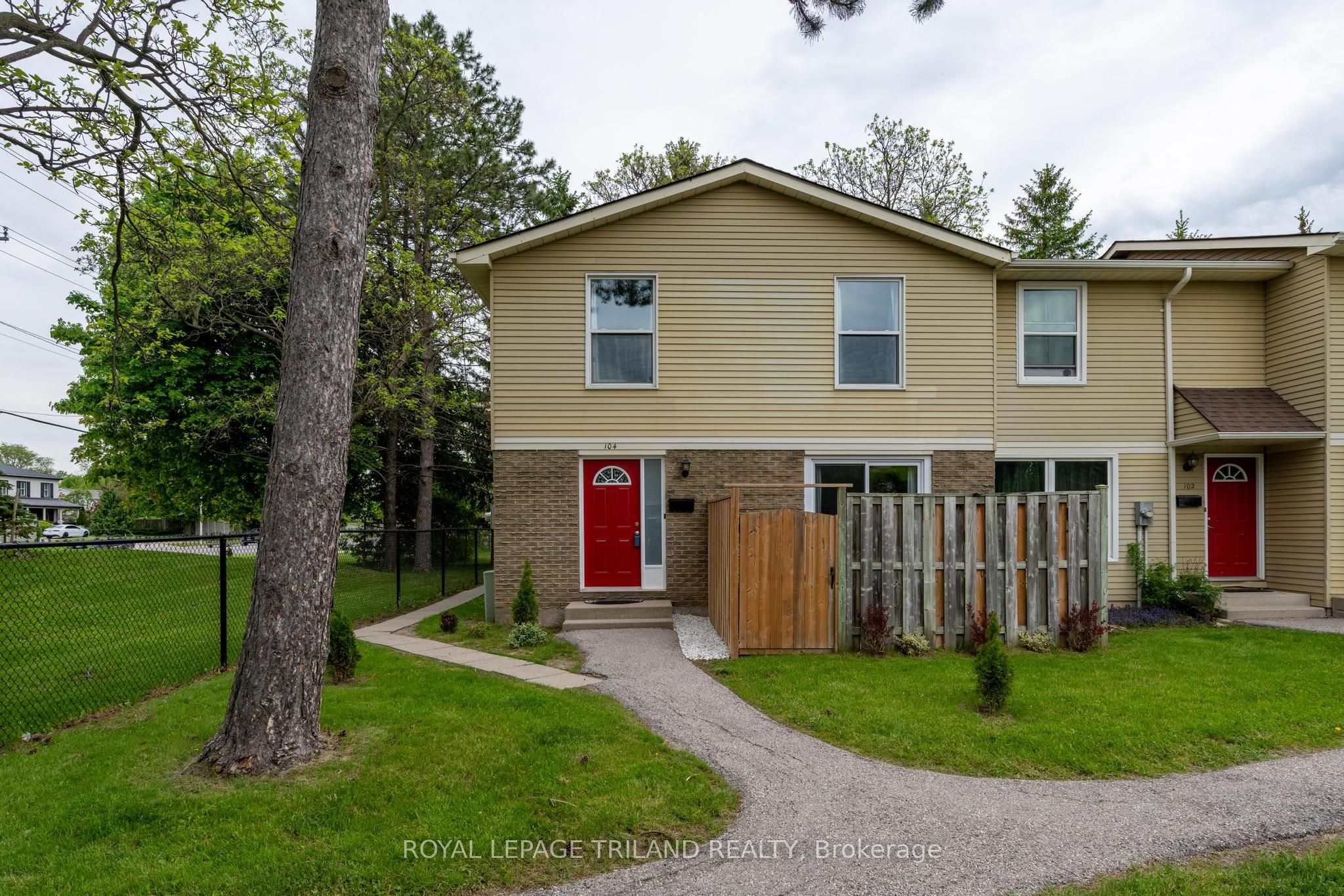 70 Fiddlers Green Road 104, London North, ON N6H 4R4