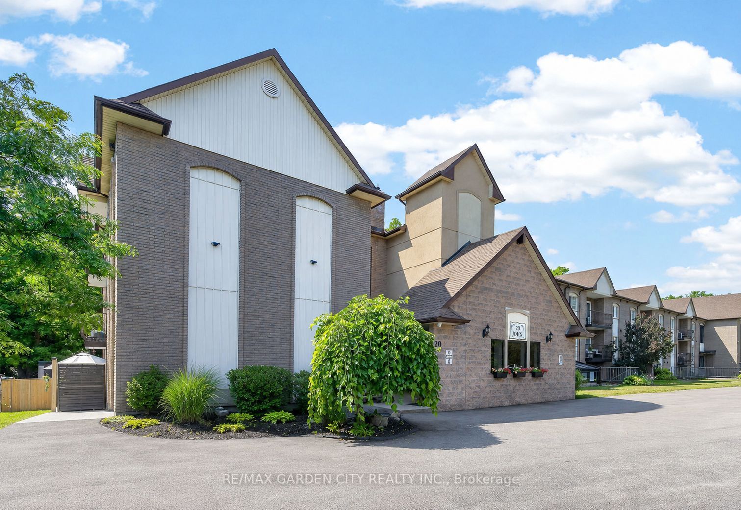 20 JOHN Street 205, Grimsby, ON L3M 1X5 photo 2