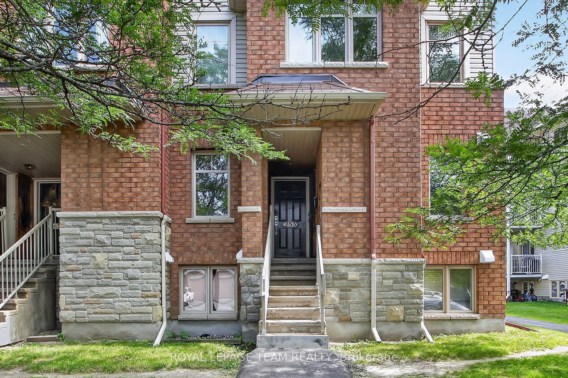 255 Deercroft Avenue, Barrhaven, ON K2J 5J9 photo 2