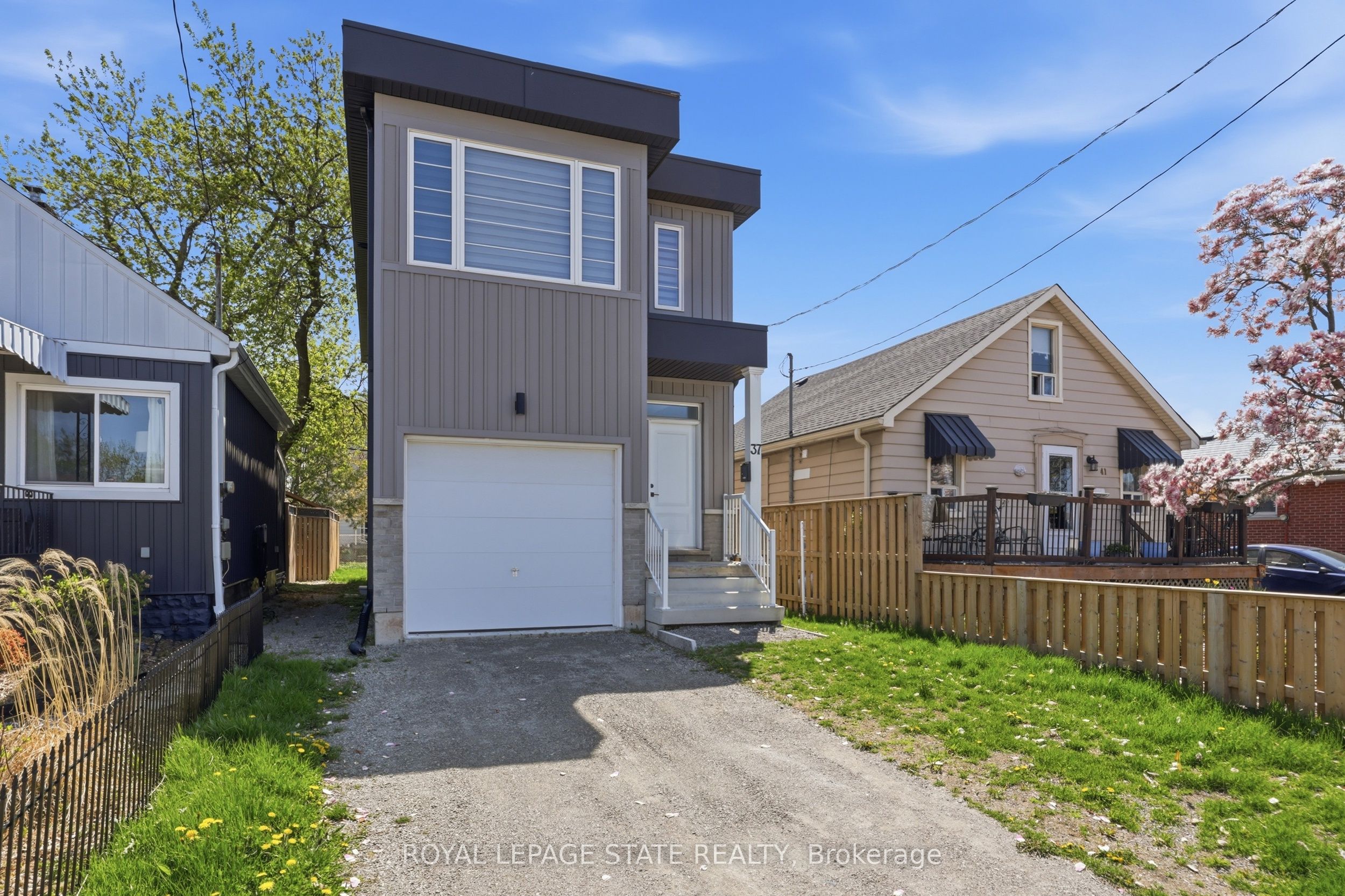 37 Delena Avenue S, Hamilton, ON L9H 1B7 photo 2