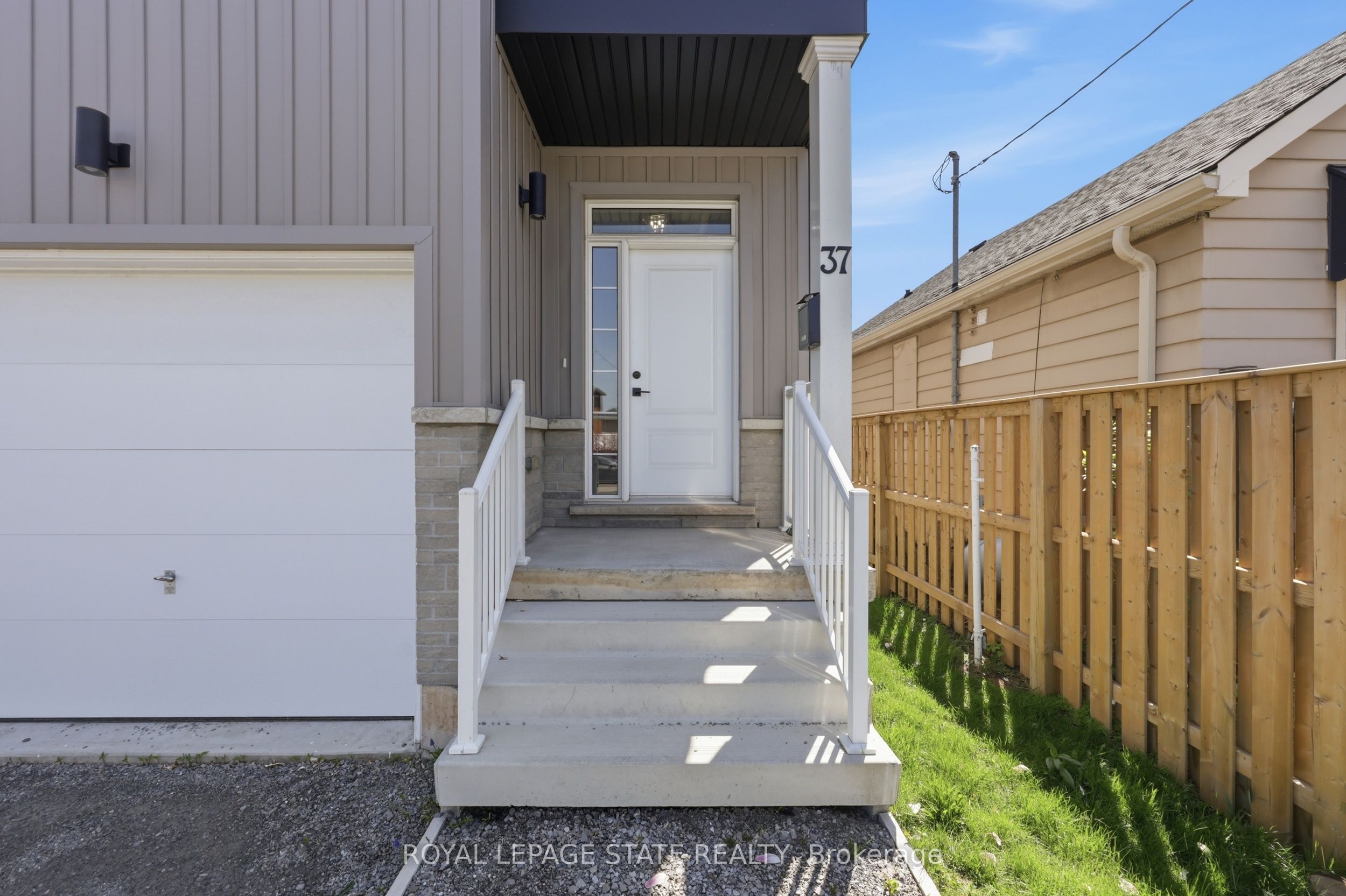 37 Delena Avenue S, Hamilton, ON L9H 1B7 photo 3
