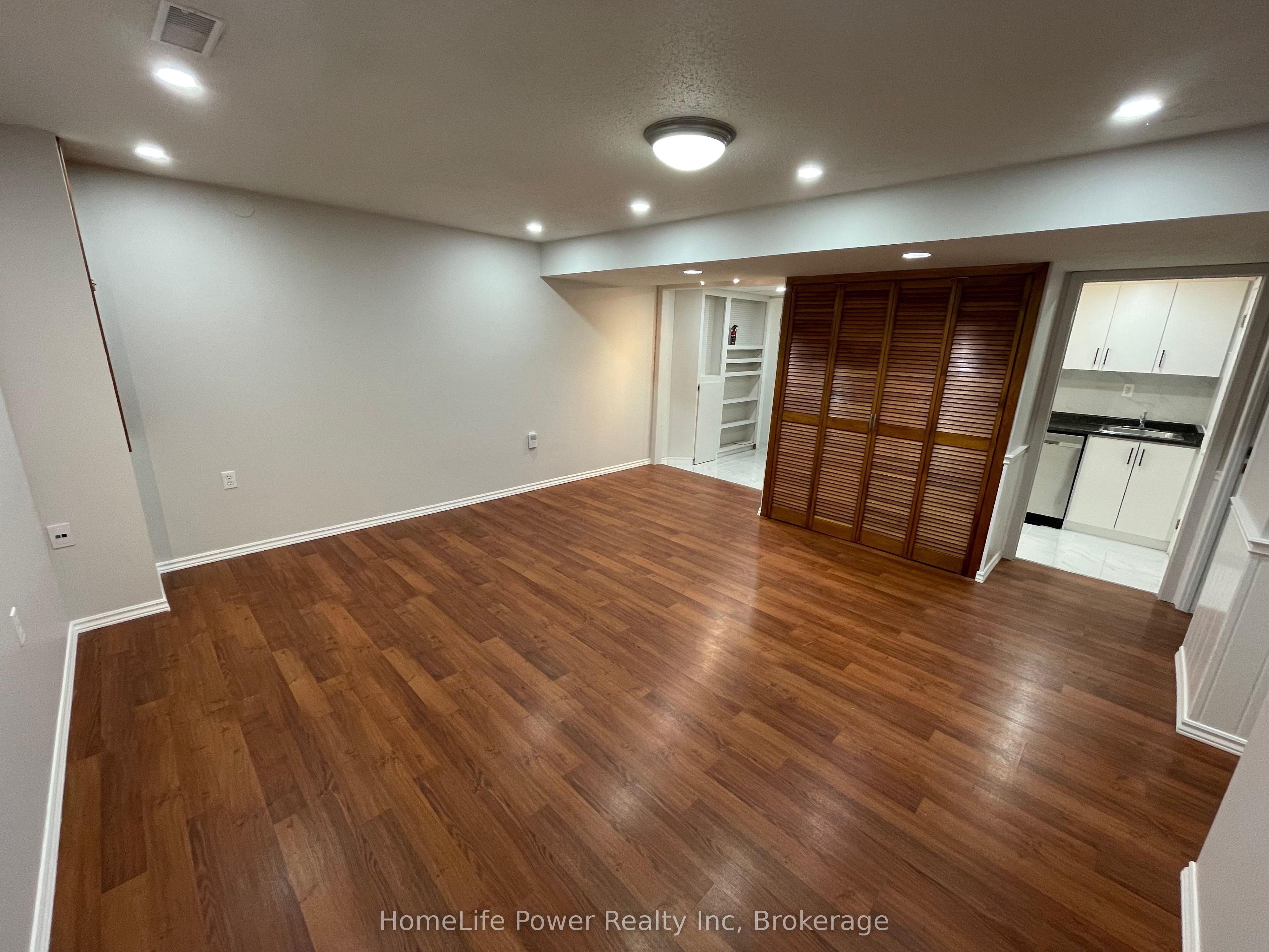 573 Glen Manor Boulevard B, Waterloo, ON N2L 4T7 photo 4