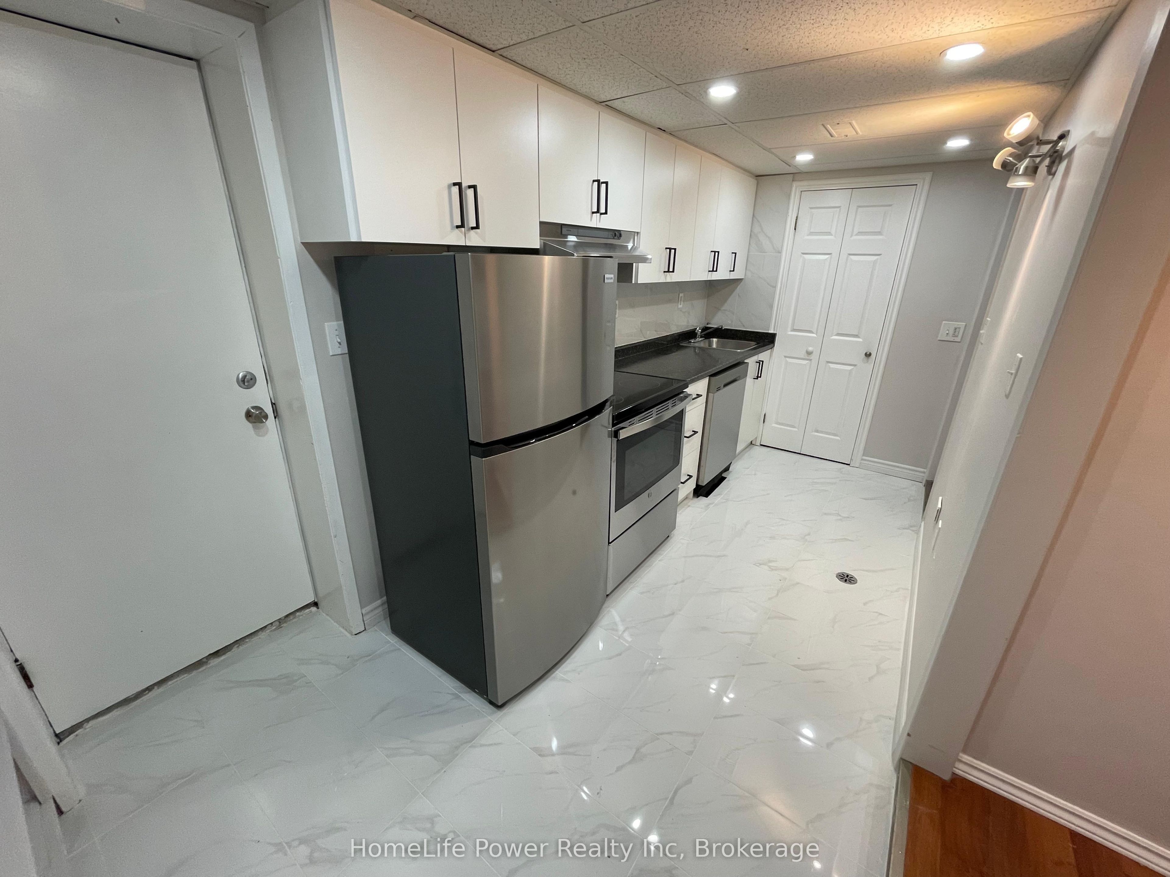 573 Glen Manor Boulevard B, Waterloo, ON N2L 4T7 photo 5
