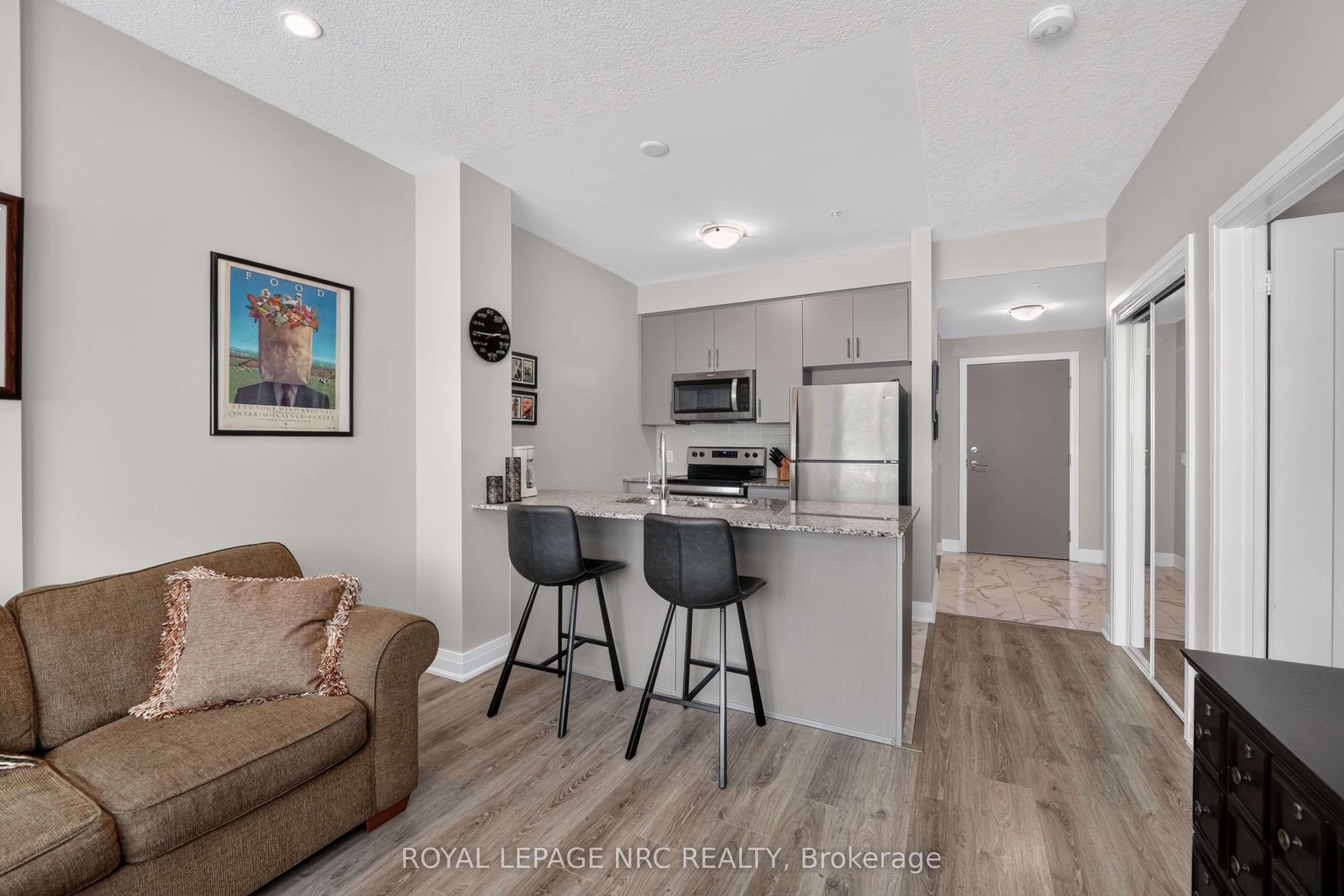16 Concord Place 232, Grimsby, ON L3M 0J1 photo 5