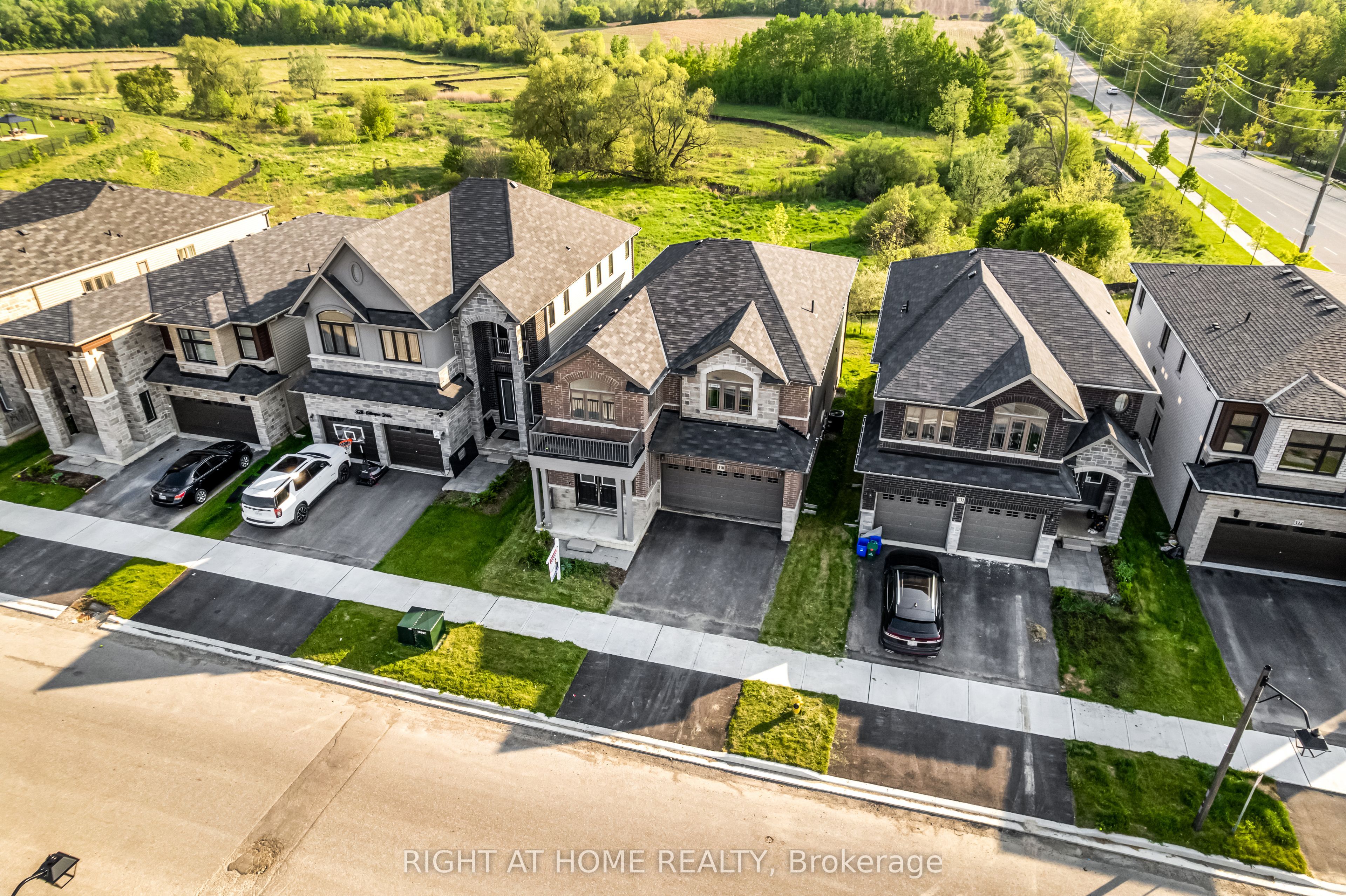 330 Gillespie Drive, Brantford, ON N3T 0X1 photo 2
