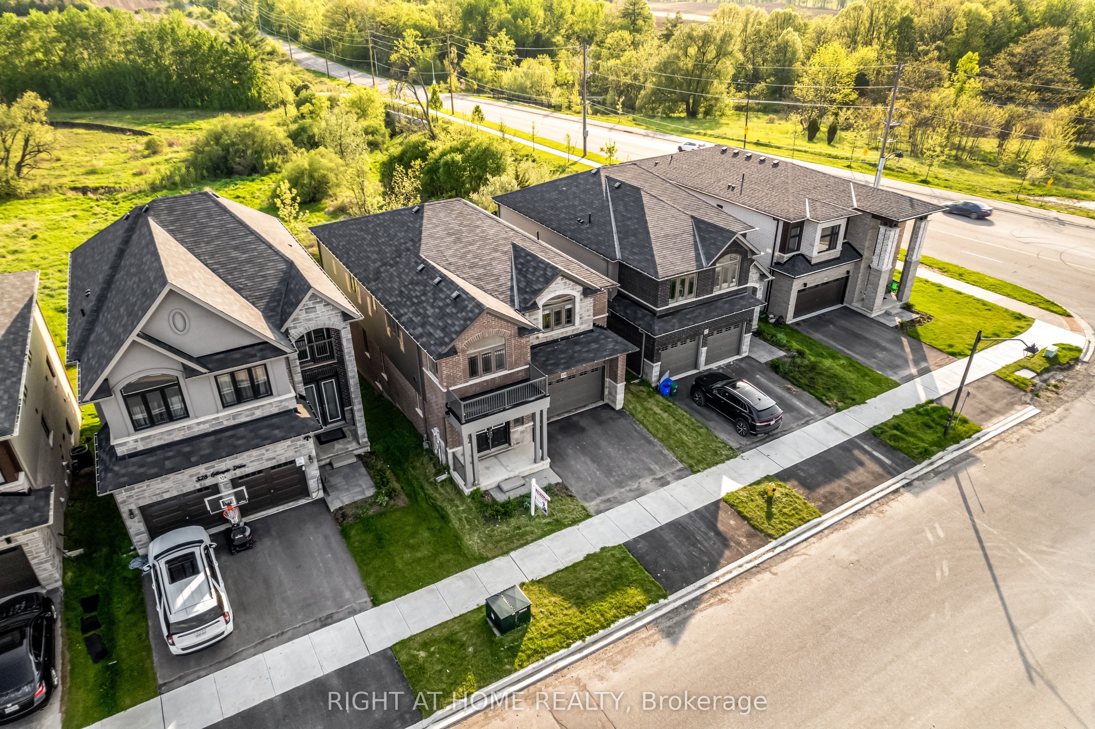 330 Gillespie Drive, Brantford, ON N3T 0X1 photo 3