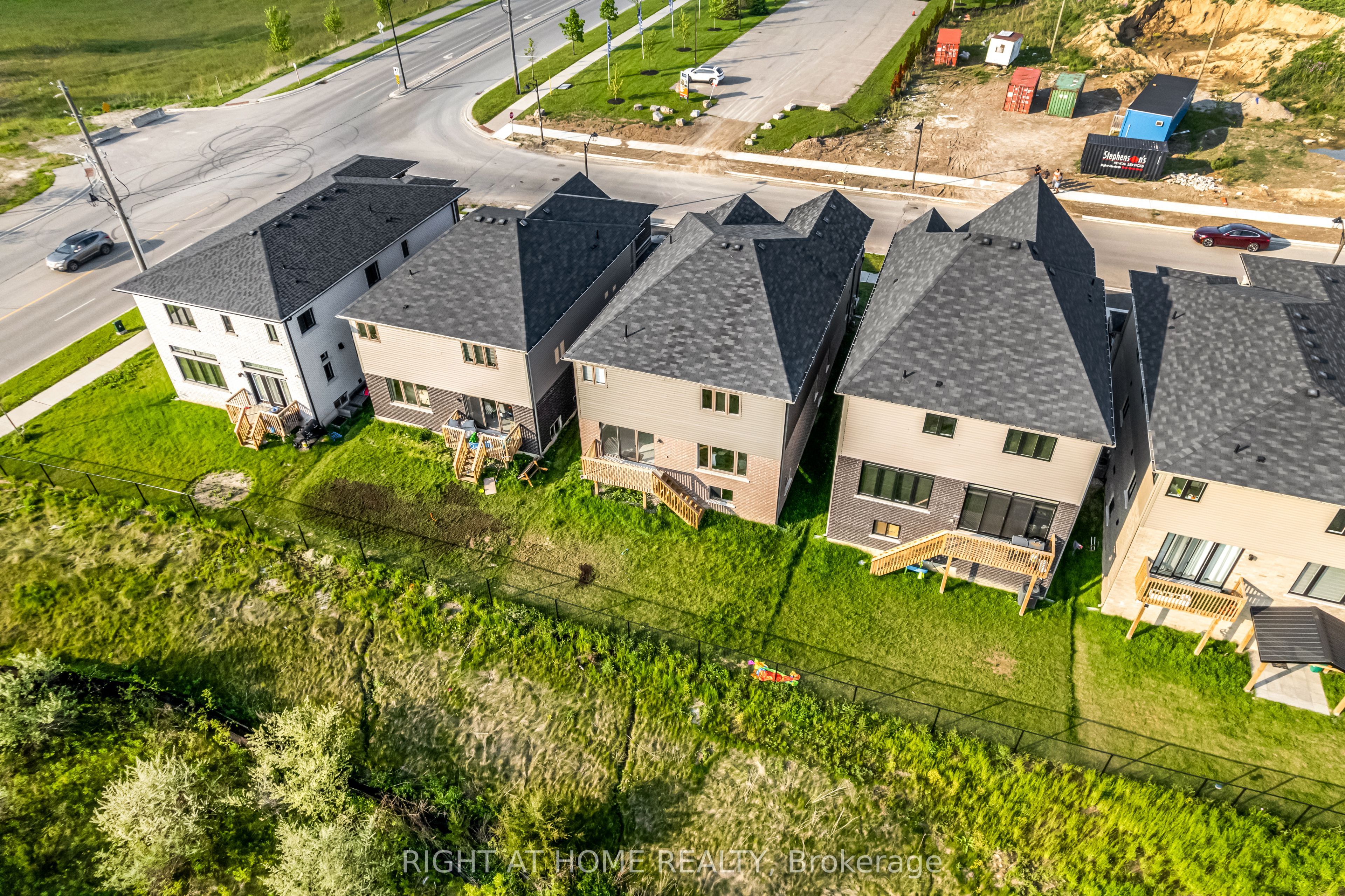 330 Gillespie Drive, Brantford, ON N3T 0X1 photo 4