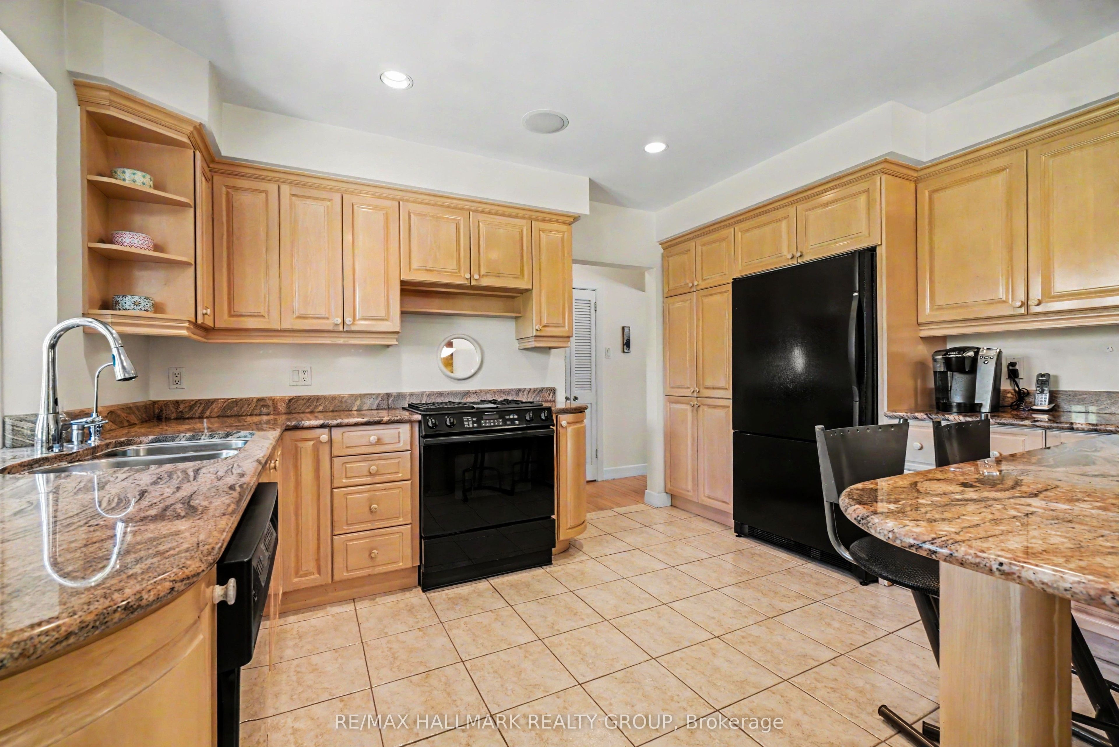 2009 Killarney Drive, McKellar Heights - Glabar Park and Area, ON K2A 1P9 photo 5